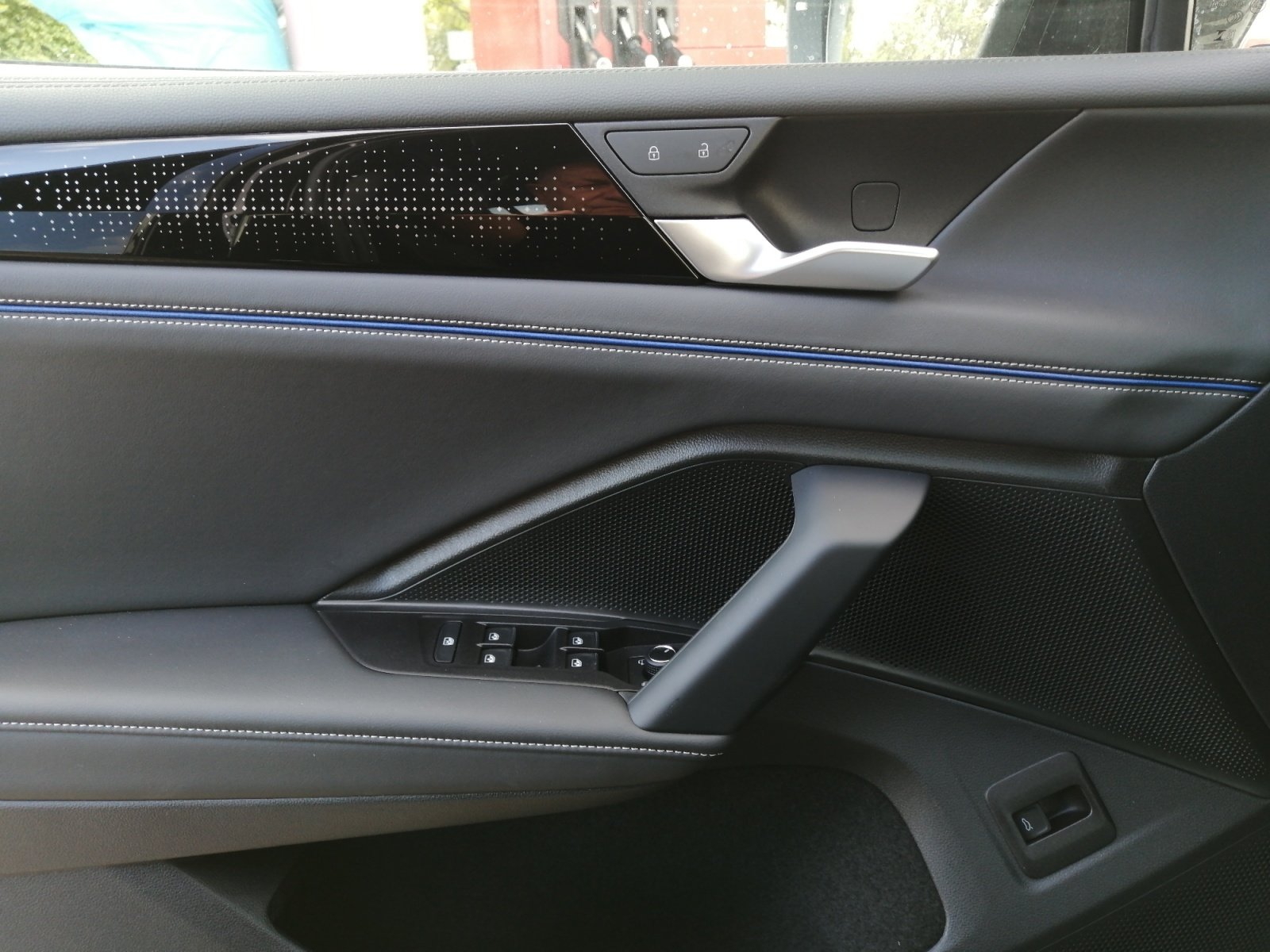 Tiguan R-Line 1.5 l eTSI OPF DSG ,Massage,R Line