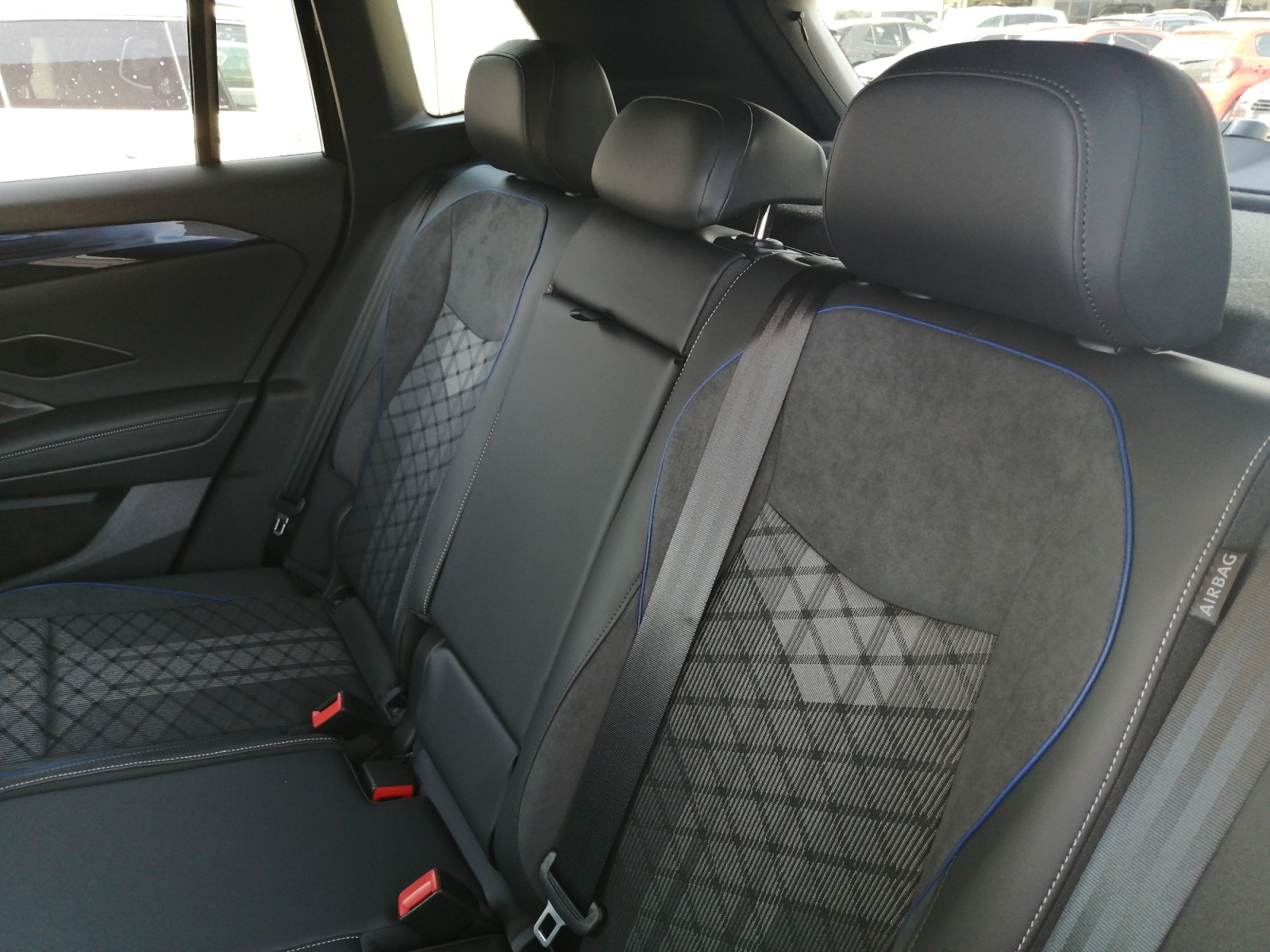 Tiguan R-Line 1.5 l eTSI OPF DSG ,Massage,R Line