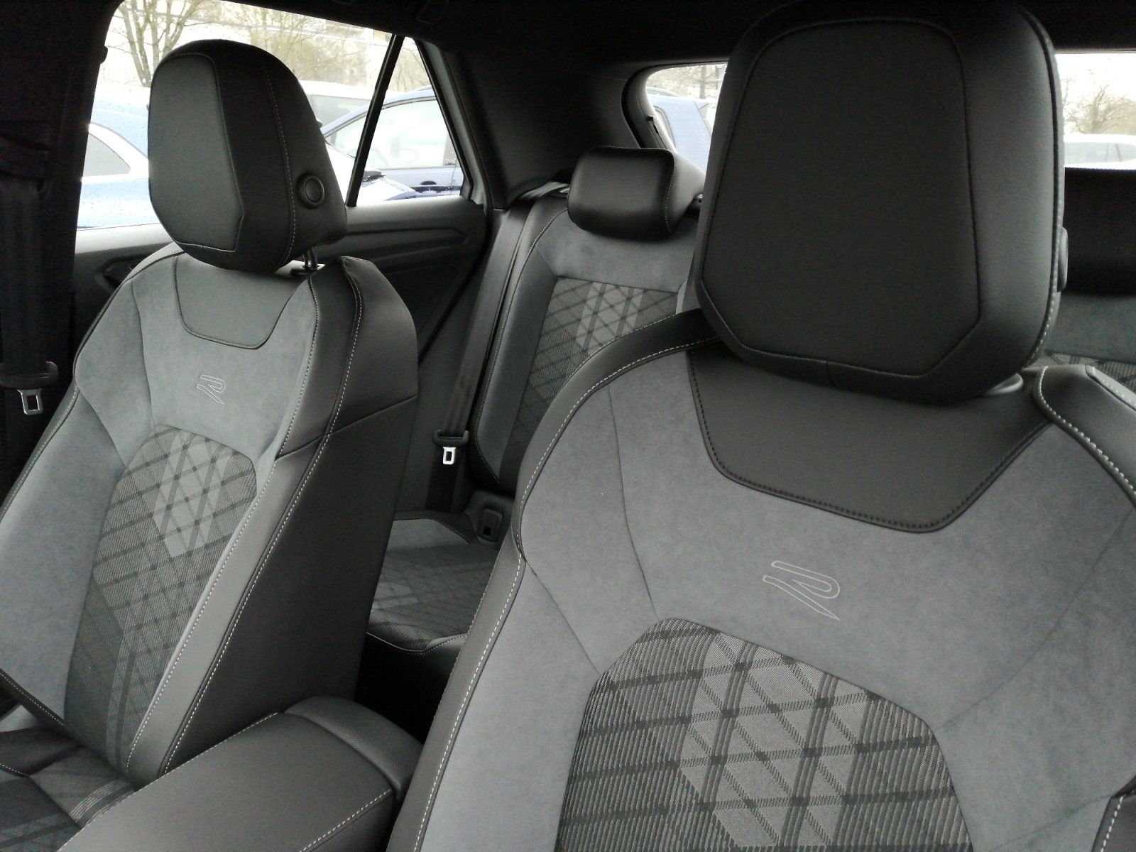 T-Roc R-Line 1.5 l TSI OPF DSG Kam.,PDC,Virtual