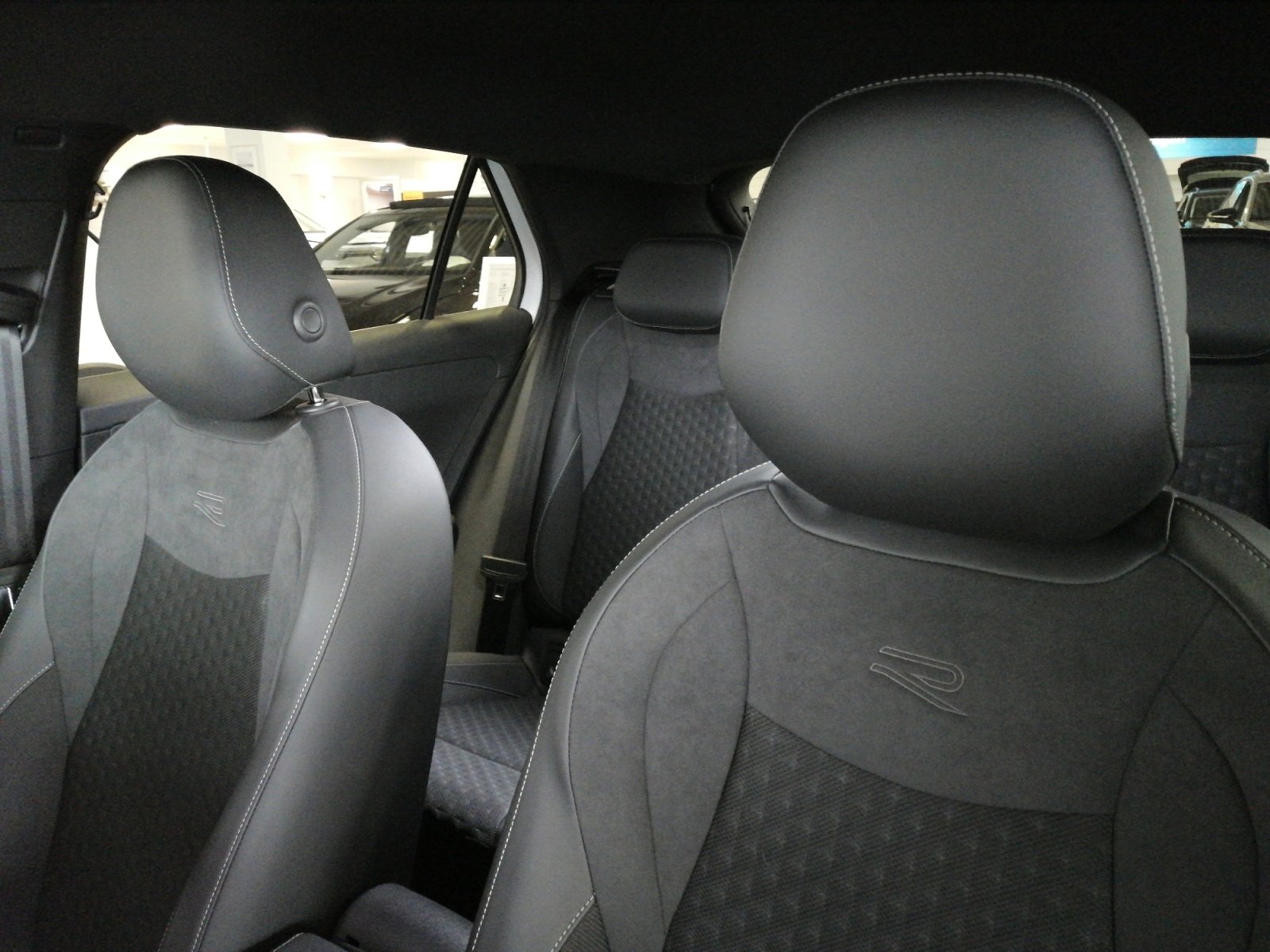 T-Roc R-Line 1.5 l eTSI OPF DSG 360,HUD,Kam.,PDC