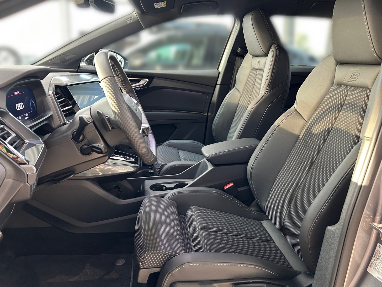 Q4 45 e-tron quattro 210 kW S Line,matrix,360,LM