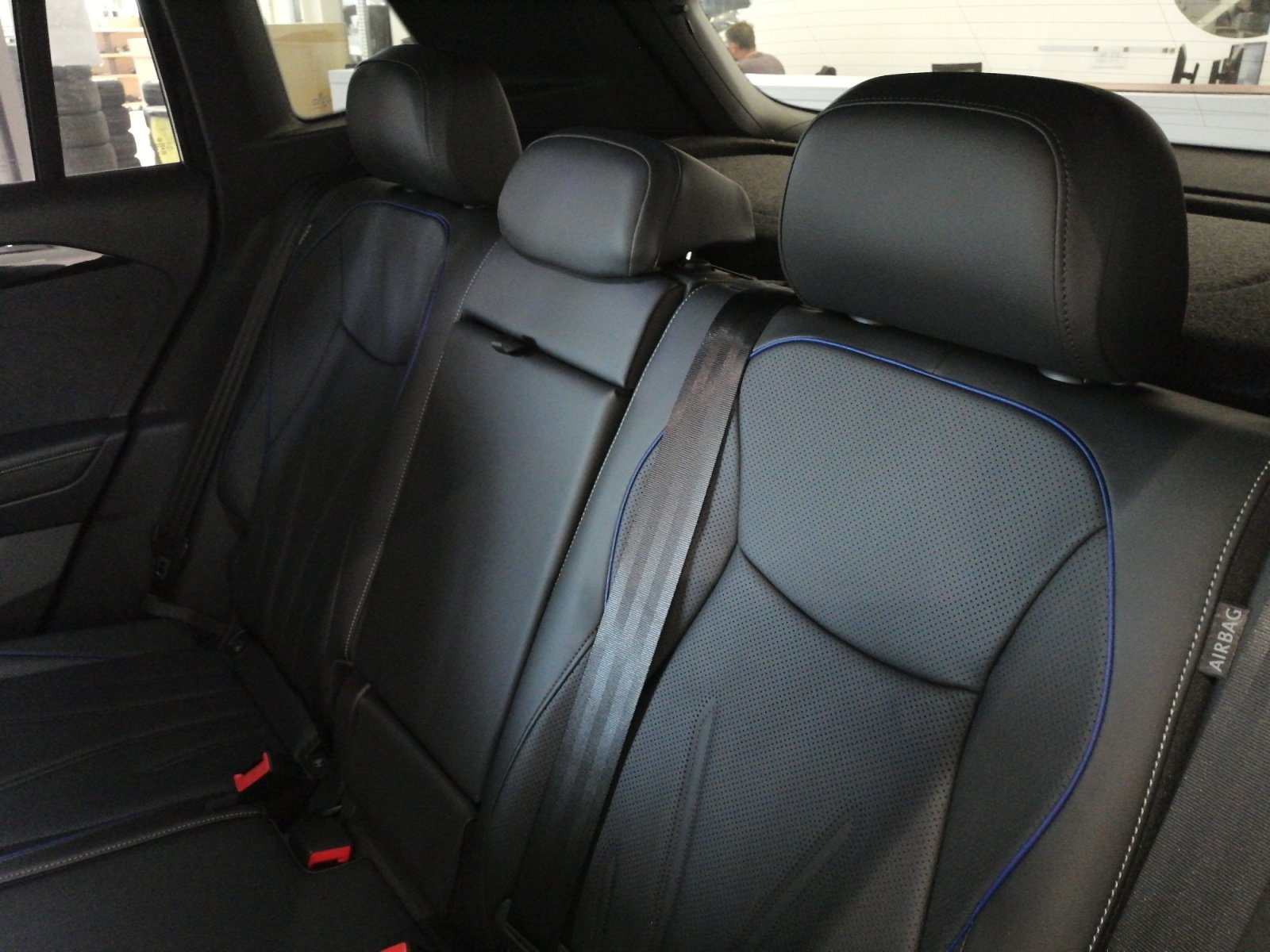 Tiguan R-Line 1.5 l eTSI OPF DSG 360,HUD,Kam.