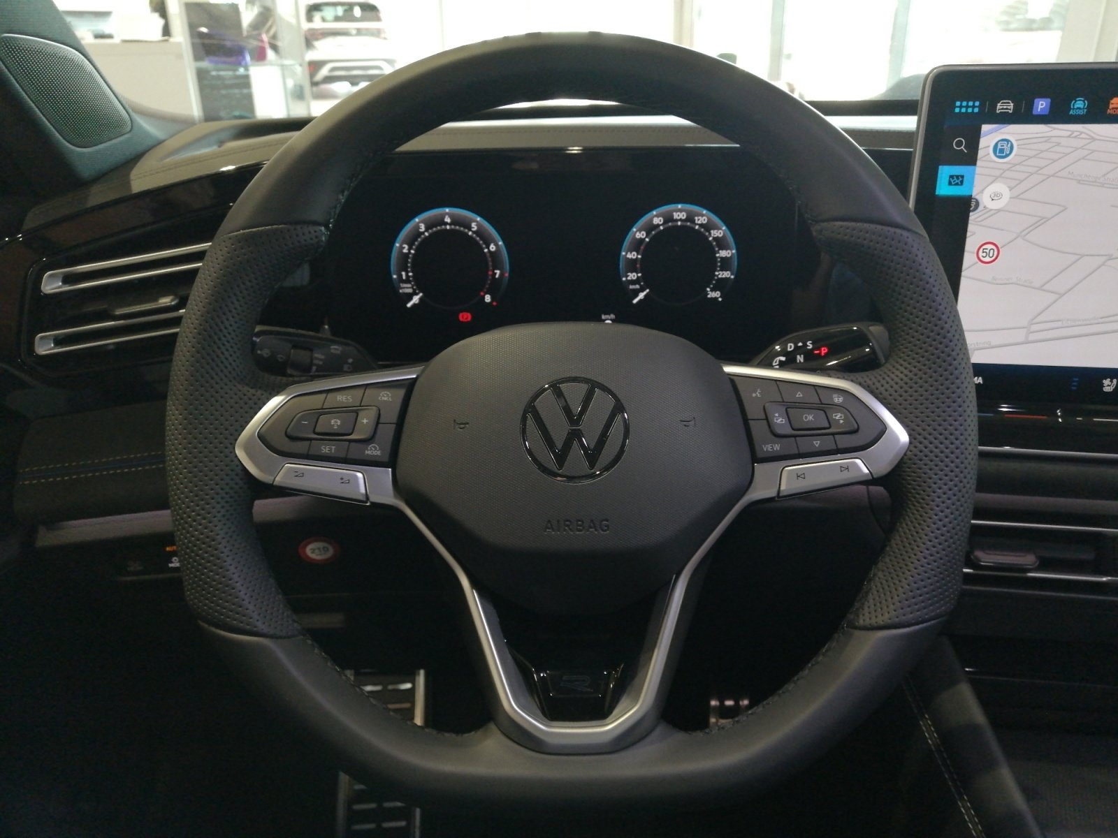 Tiguan R-Line 1.5 l eTSI OPF DSG 360,HUD,Kam.