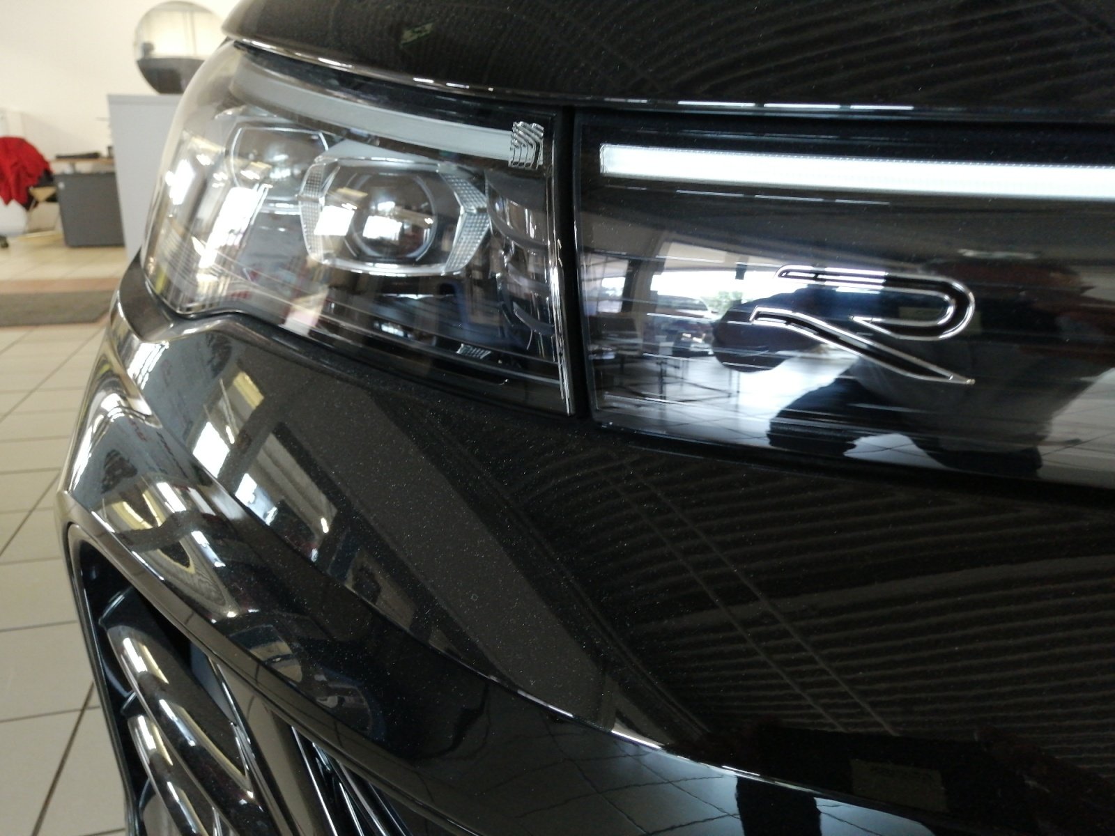 Tiguan R-Line 1.5 l eTSI OPF DSG 360,HUD,Kam.