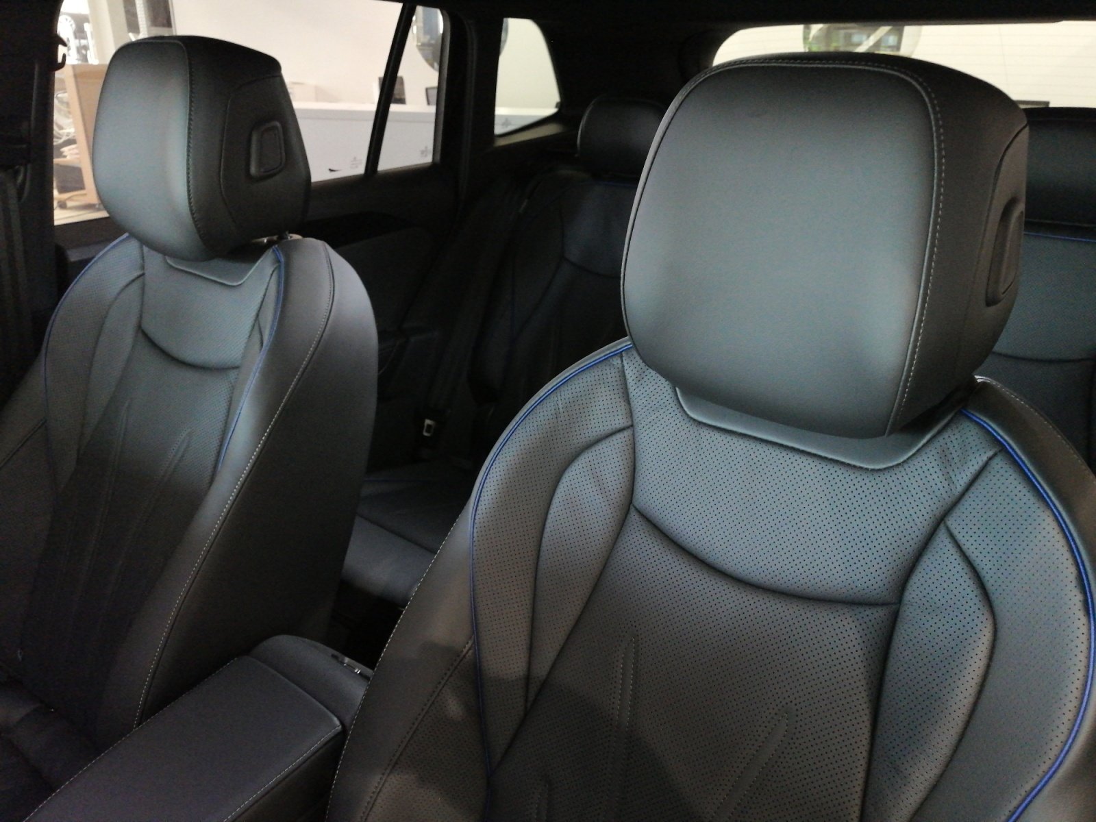 Tiguan R-Line 1.5 l eTSI OPF DSG 360,HUD,Kam.