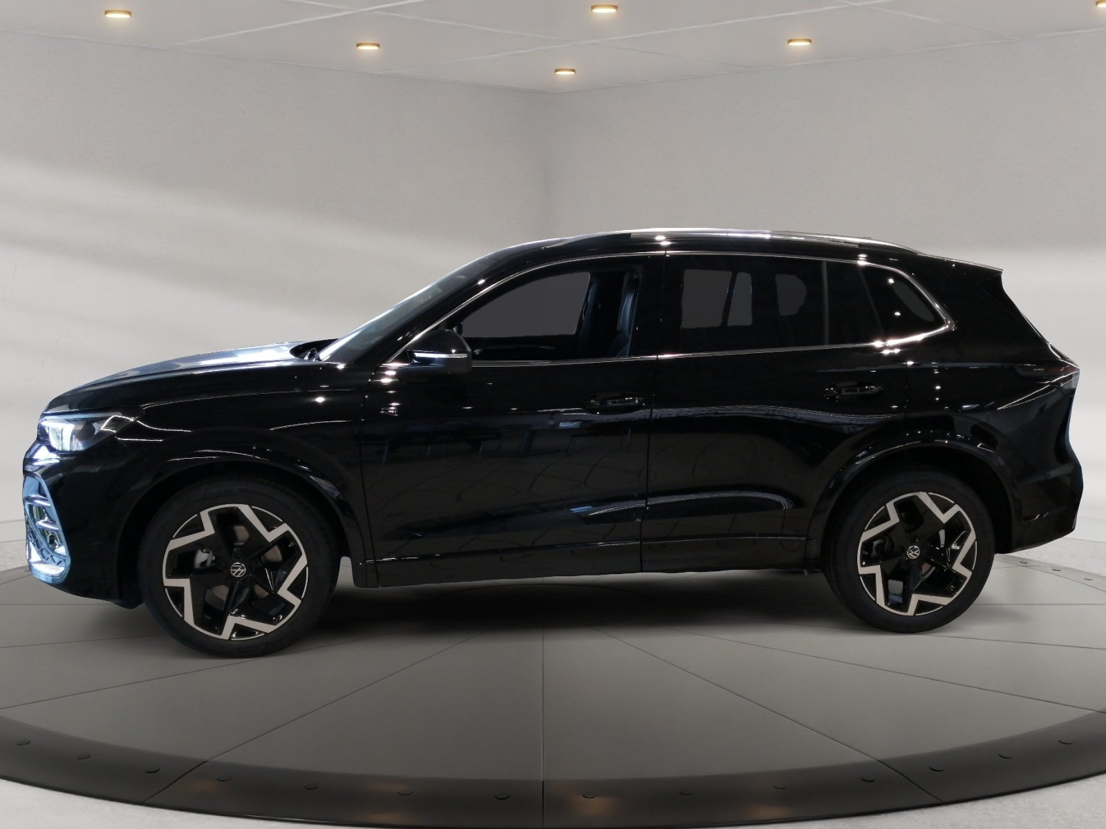 Tiguan R-Line 1.5 l eTSI OPF DSG 360,HUD,Kam.