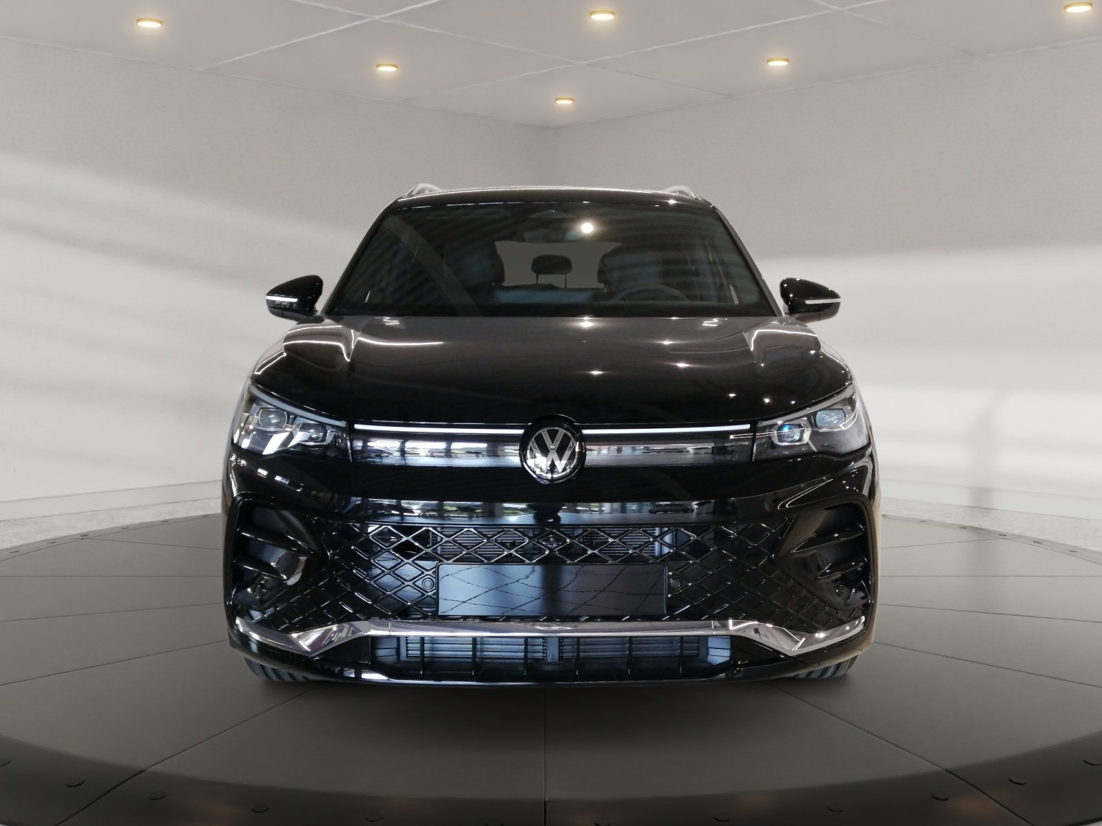 Tiguan R-Line 1.5 l eTSI OPF DSG 360,HUD,Kam.
