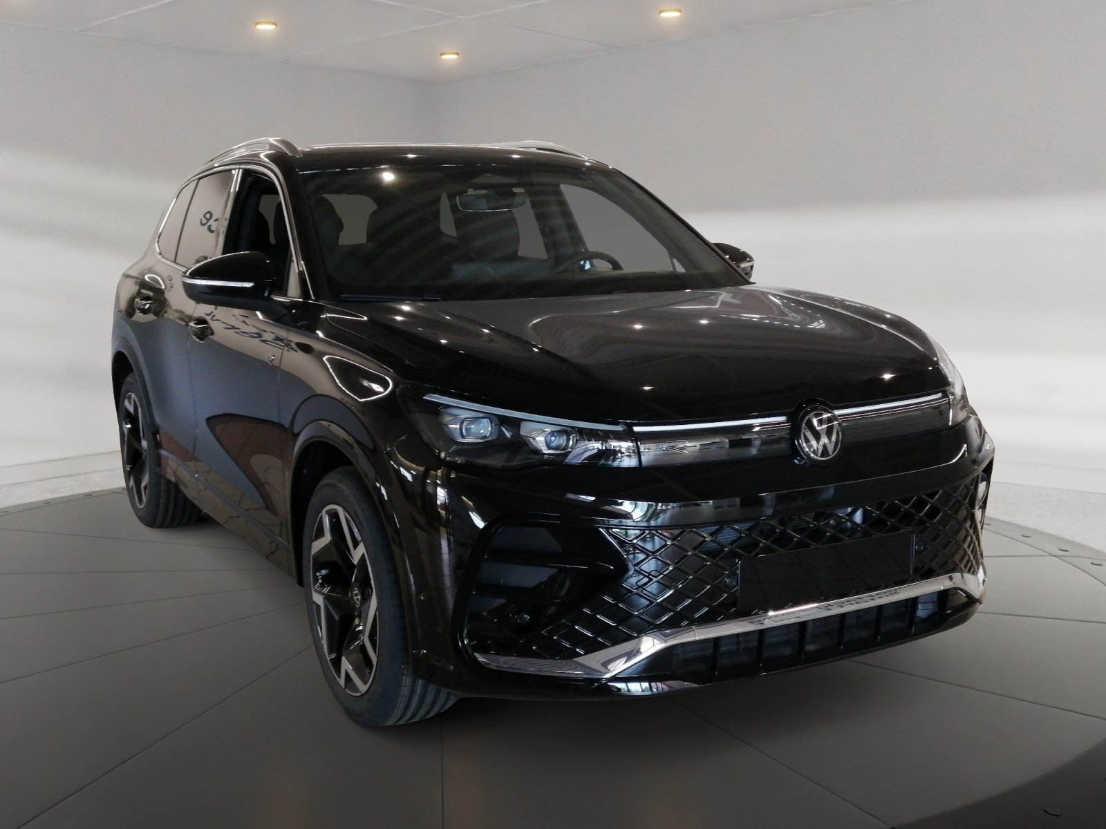 Tiguan R-Line 1.5 l eTSI OPF DSG 360,HUD,Kam.