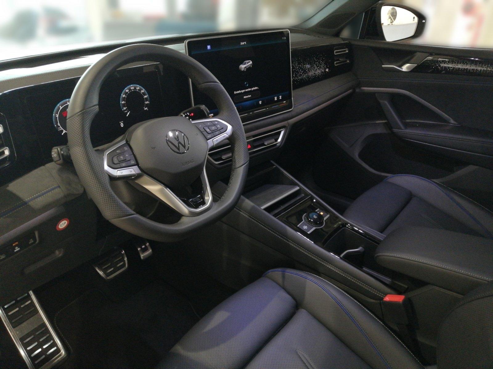 Tiguan R-Line 1.5 l eTSI OPF DSG 360,HUD,Kam.
