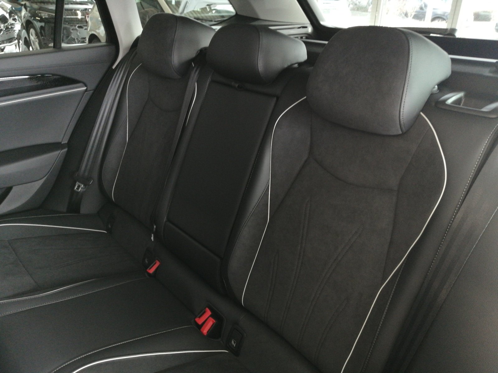 Passat Business 1.5 l eTSI OPF DSG 360,HUD,Kam.