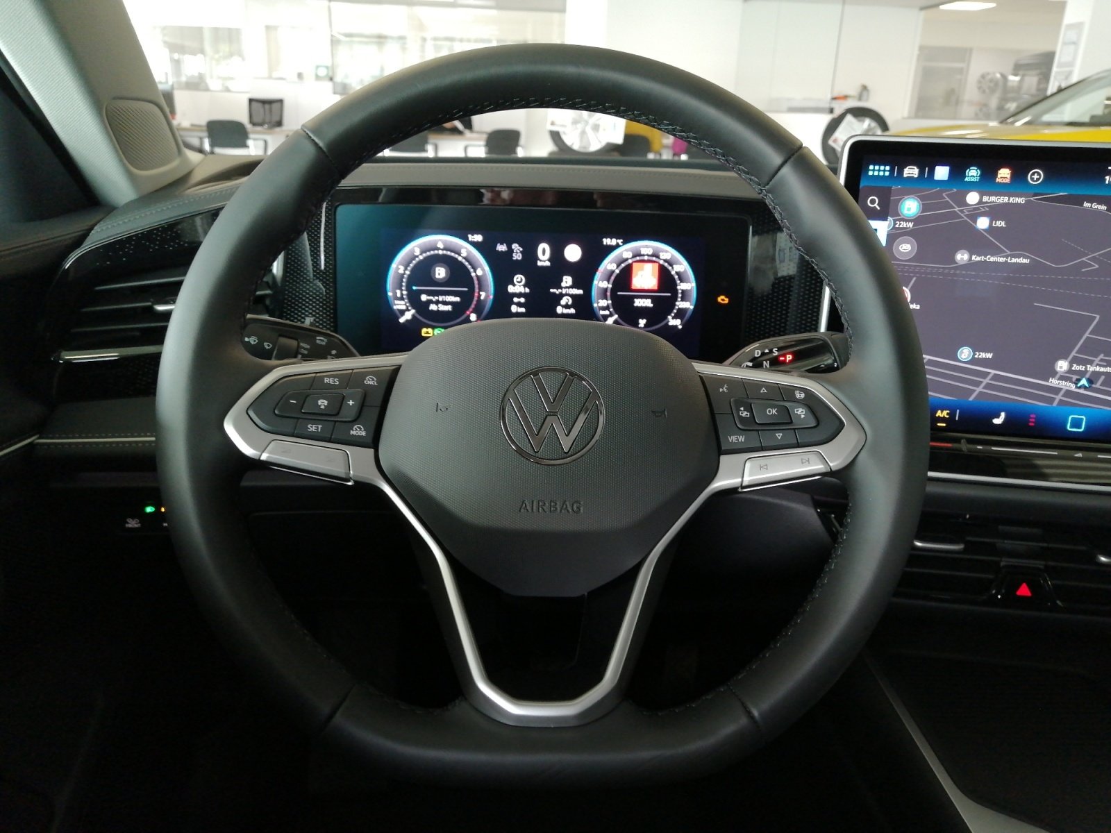 Passat Business 1.5 l eTSI OPF DSG 360,HUD,Kam.