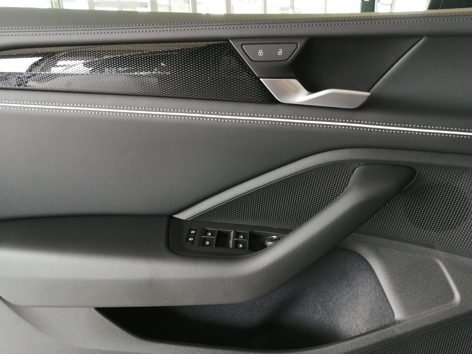 Passat Business 1.5 l eTSI OPF DSG 360,HUD,Kam.