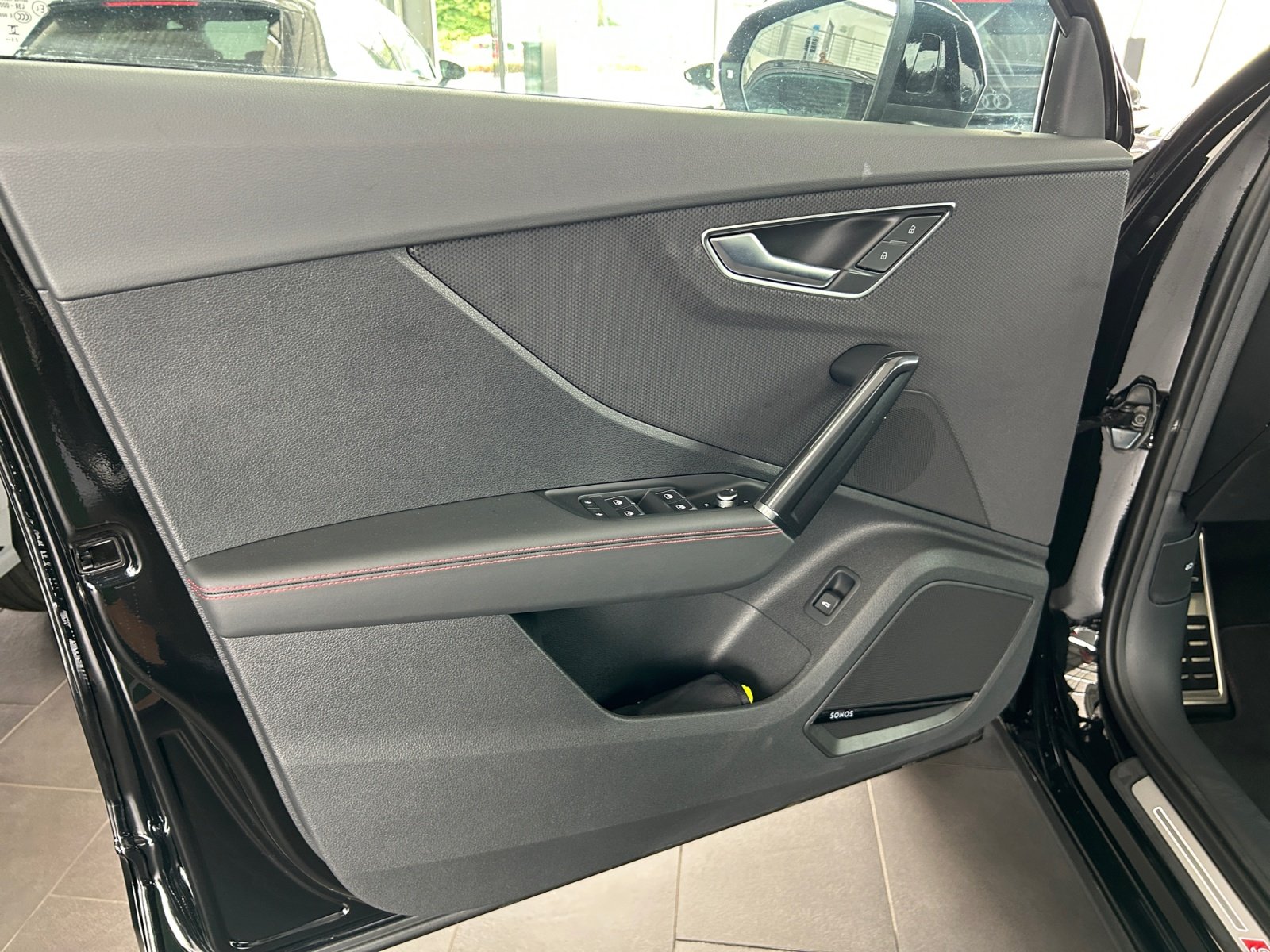Q2 S line 35 TFSI 110(150)  S tronic S Line,Kam.