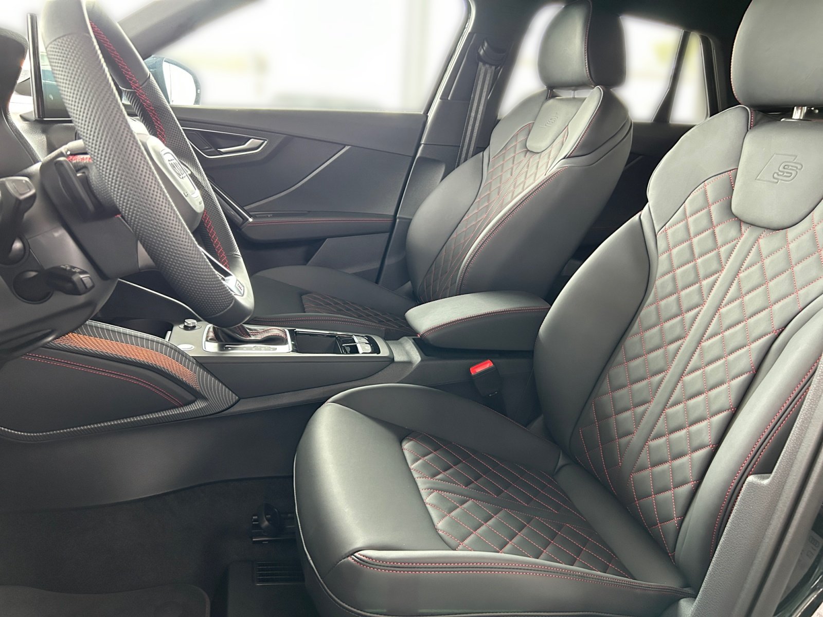Q2 S line 35 TFSI 110(150)  S tronic S Line,Kam.