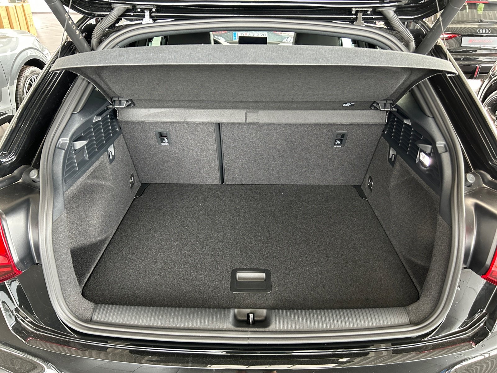 Q2 S line 35TFSI S tronic S Line,matrix,Kam.,PDC