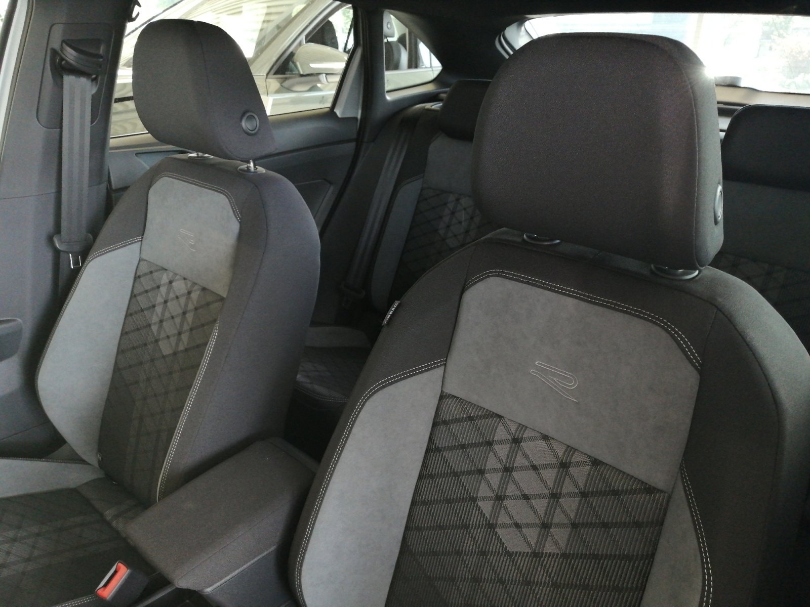 Taigo R-Line 1.5 l TSI DSG Kam.,PDC,Virtual,ACC