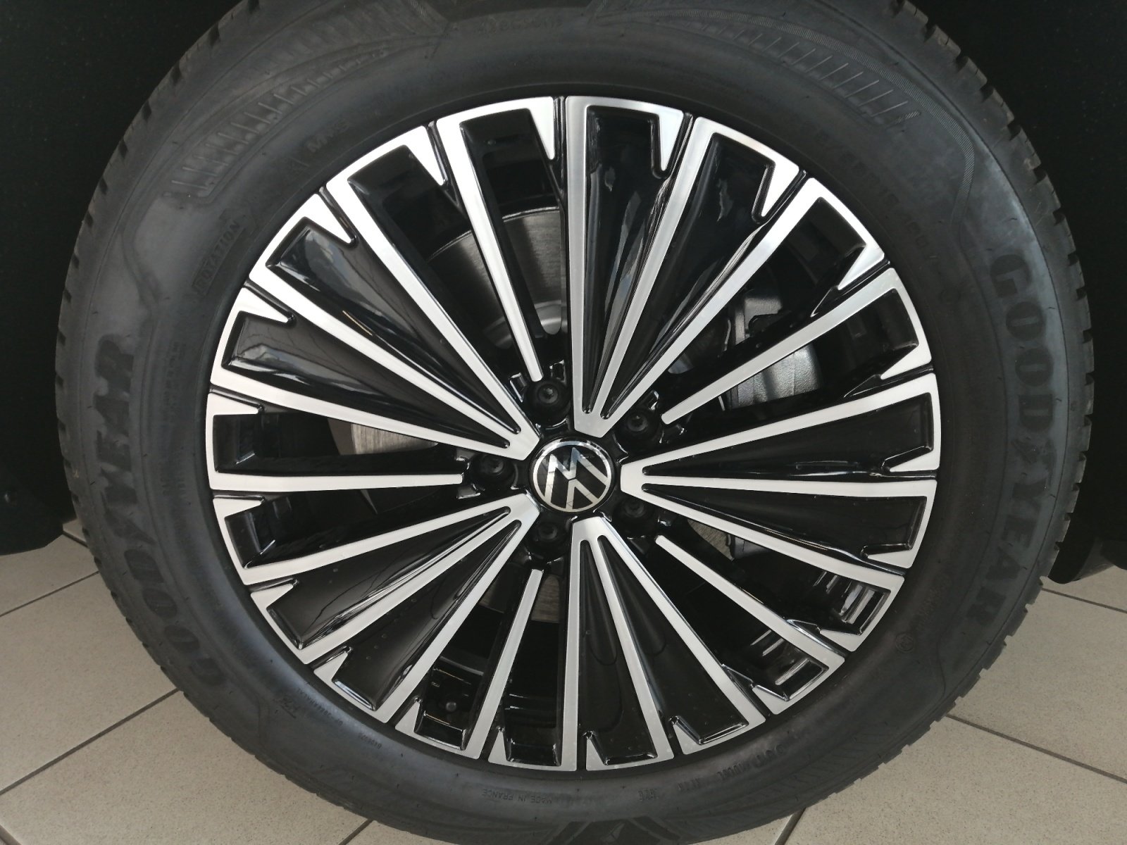 Tiguan III 1.5 l e Hybrid OPF DSG 360,Kam.,PDC