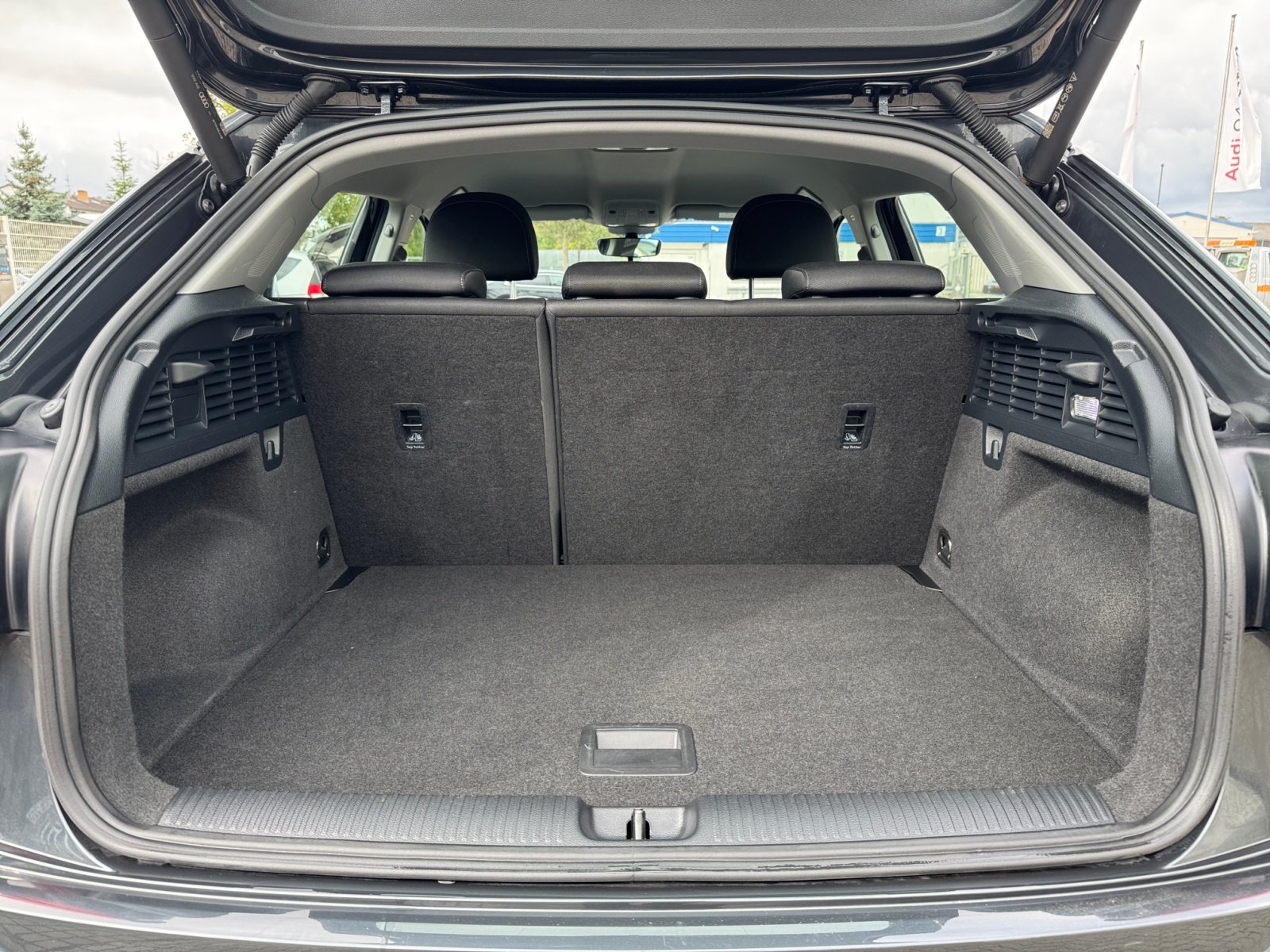 Q2 advanced 35TFSI S tronic Kam.,PDC,AHK,LED,Navi