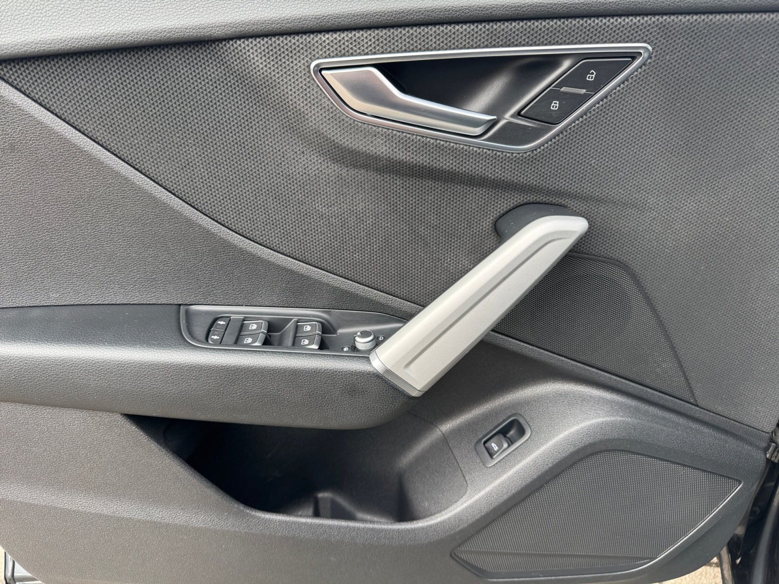 Q2 advanced 35TFSI S tronic Kam.,PDC,AHK,LED,Navi