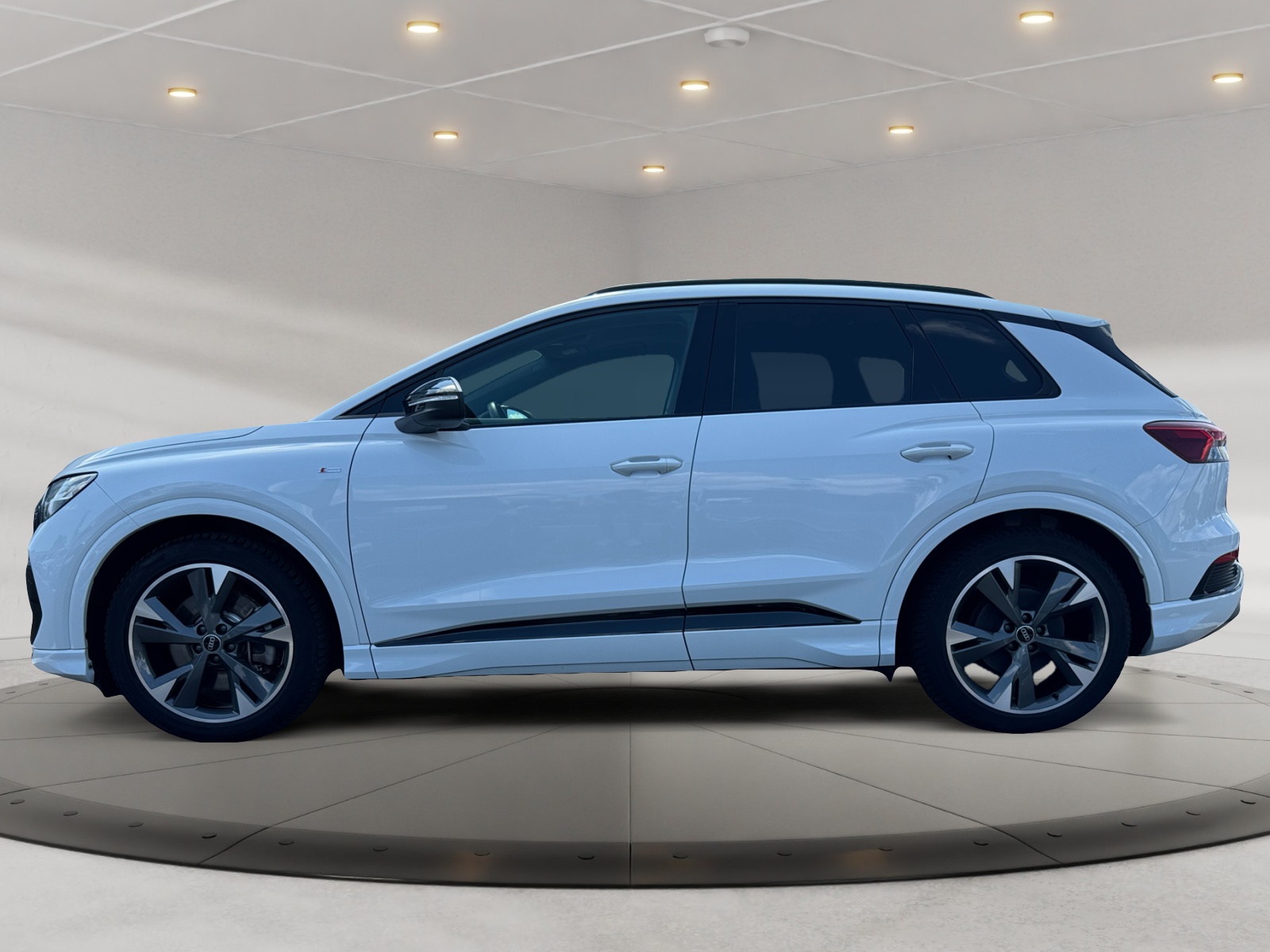 Q4 e-tron Sline 40 e-tron 150 kW ,S Line,PANO,LM