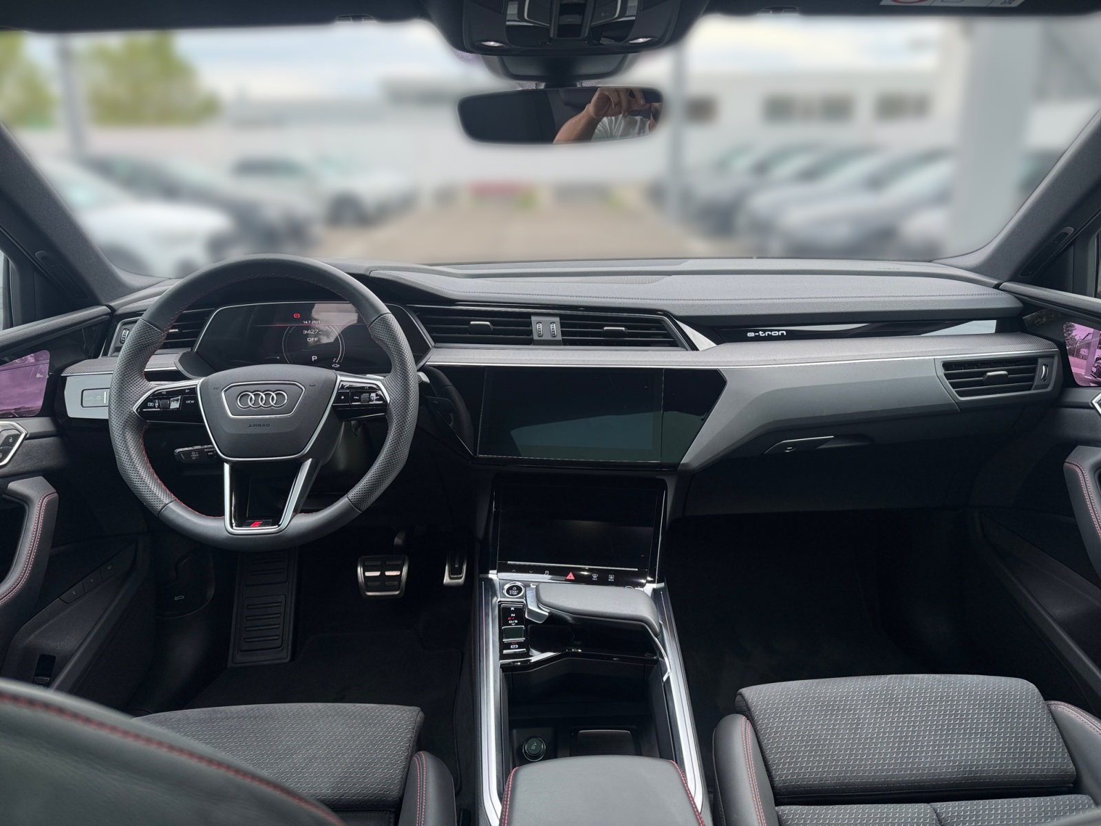 Q8 e-tron Sportback  S line 55  quattro 300 kW