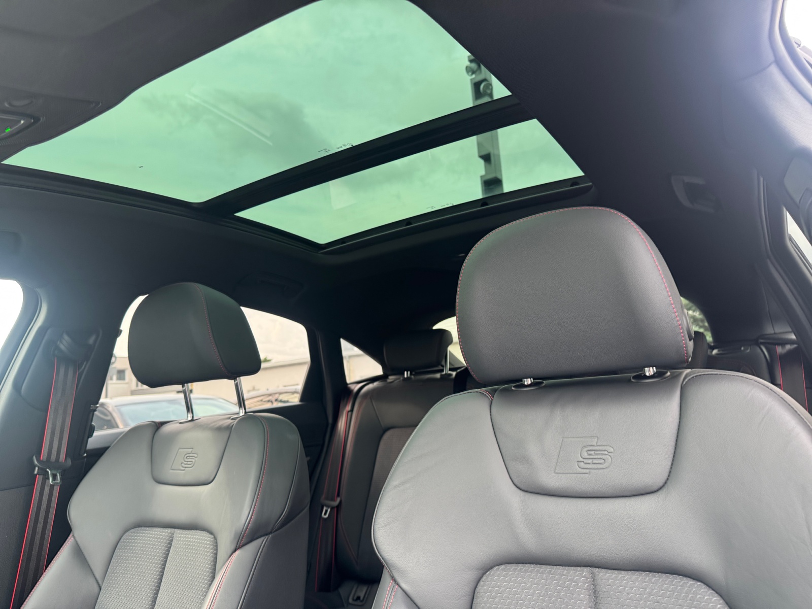 Q8 e-tron Sportback  S line 55  quattro 300 kW