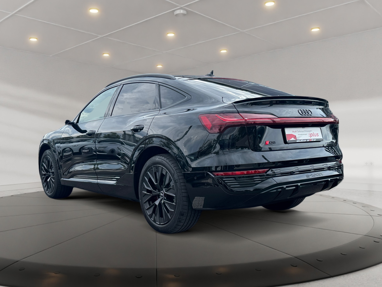 Q8 e-tron Sportback  S line 55  quattro 300 kW