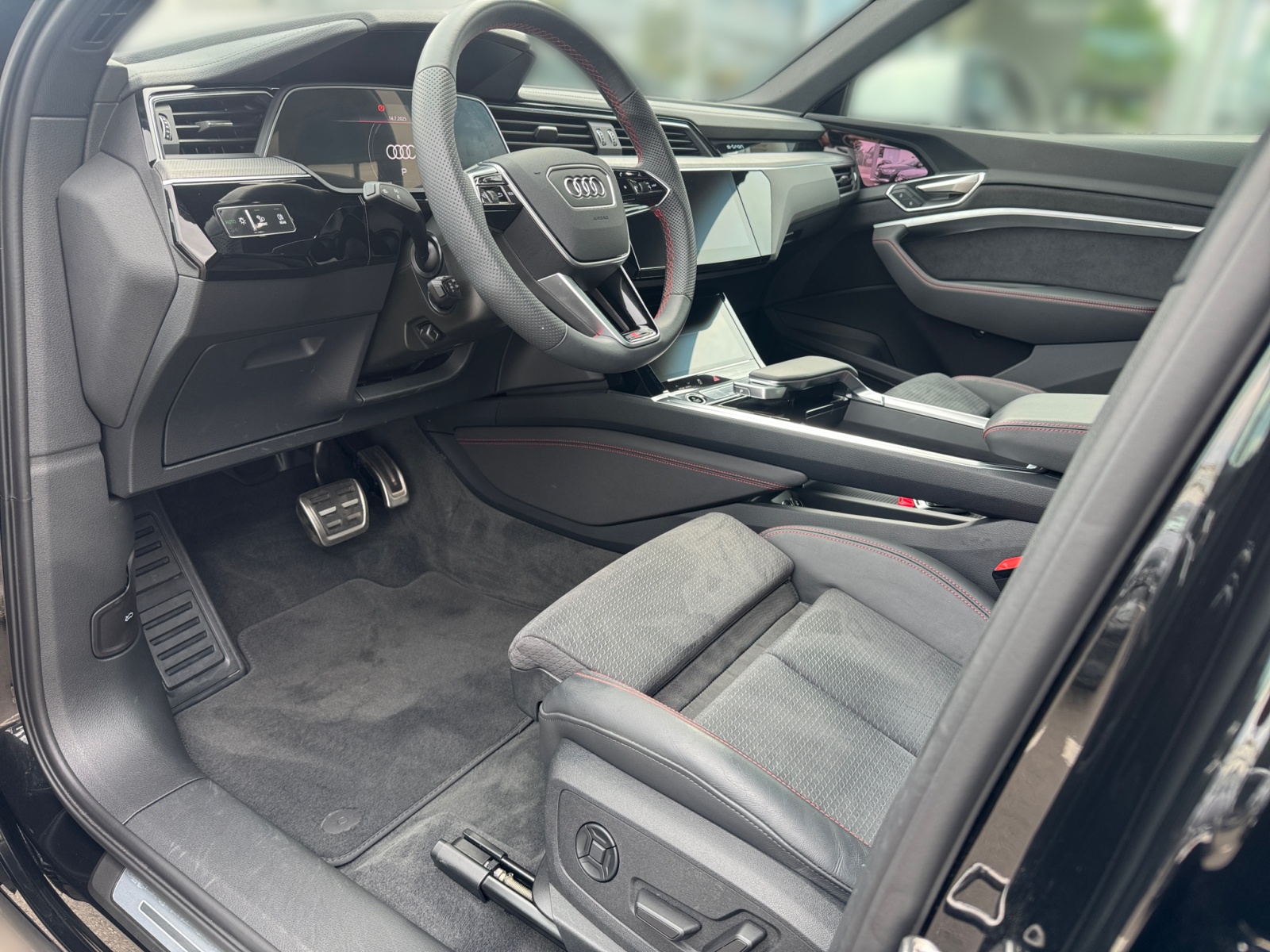 Q8 e-tron Sportback  S line 55  quattro 300 kW