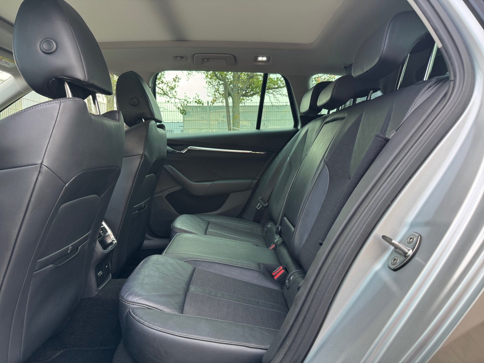Octavia Combi 2.0TDI First Edition PDC,ACC,LED