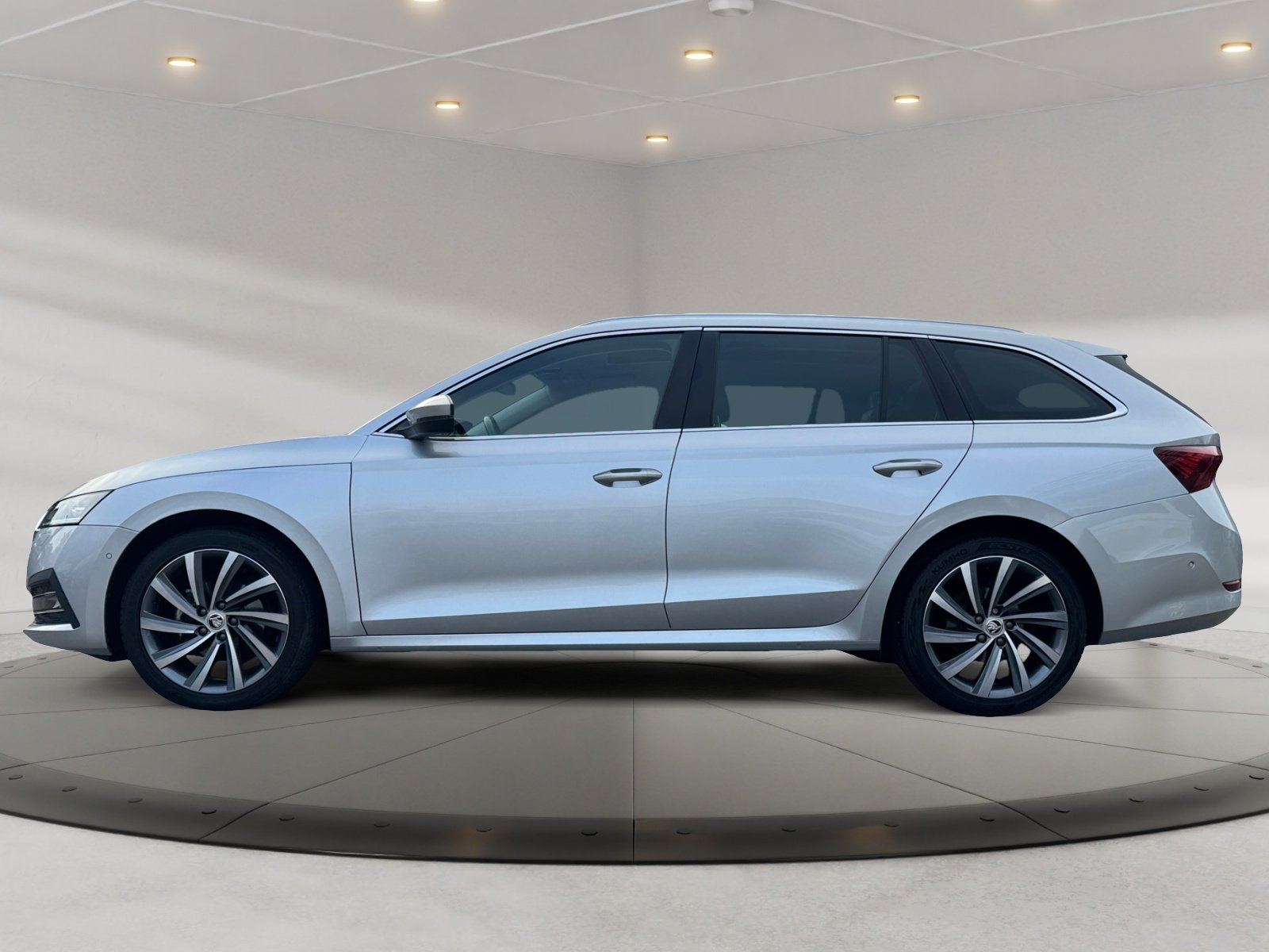 Octavia Combi 2.0TDI First Edition PDC,ACC,LED