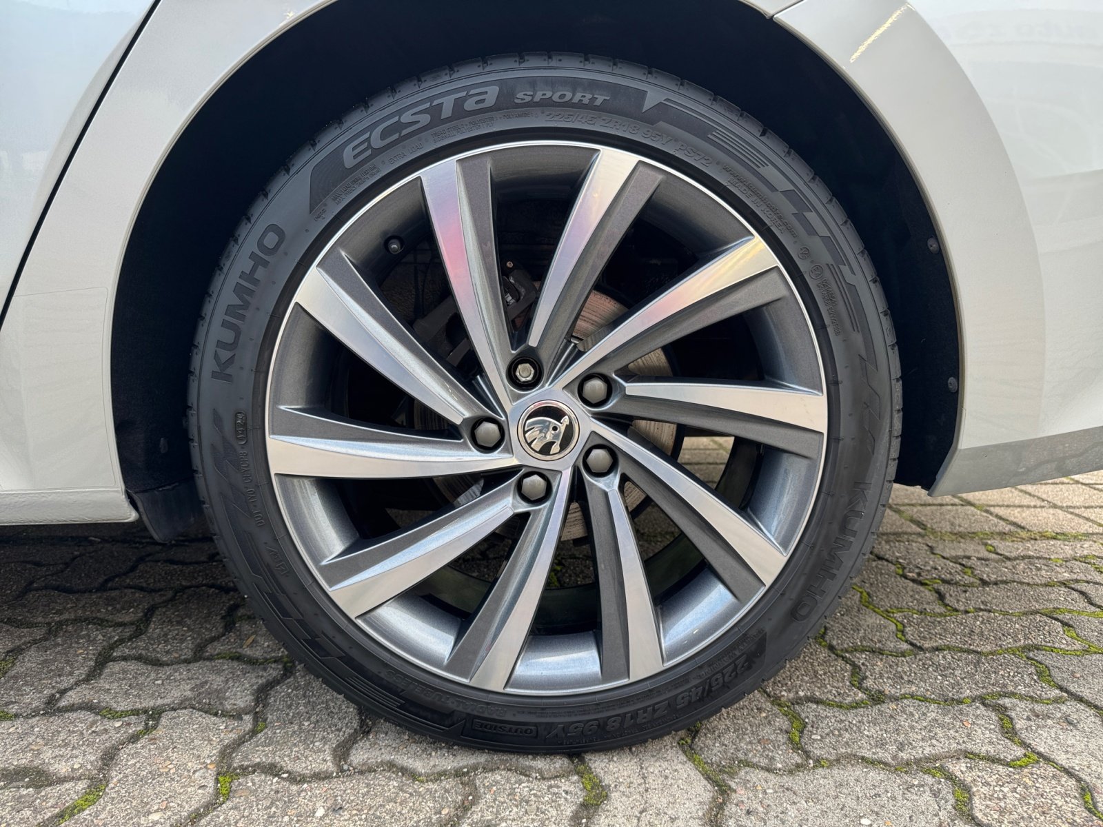 Octavia Combi 2.0TDI First Edition PDC,ACC,LED