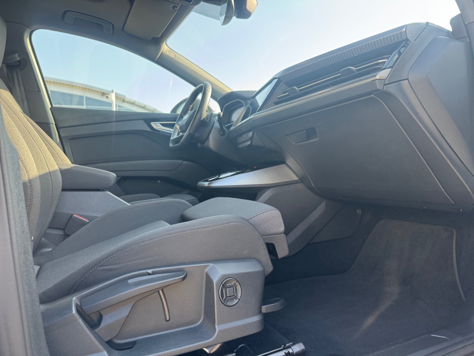 Q4 e-tron 150 kW HUD,PANO,PDC,Standhz,Virtual,LM