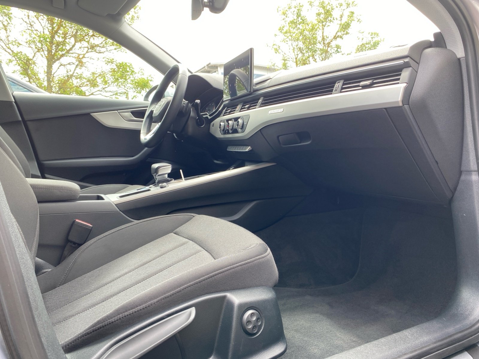 A4 Avant Advanced 40 TDI quattro S tronic 360,LM