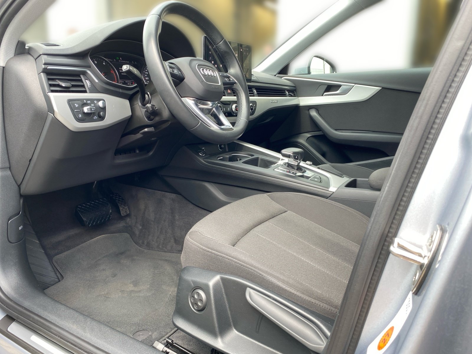 A4 Avant Advanced 40 TDI quattro S tronic 360,LM