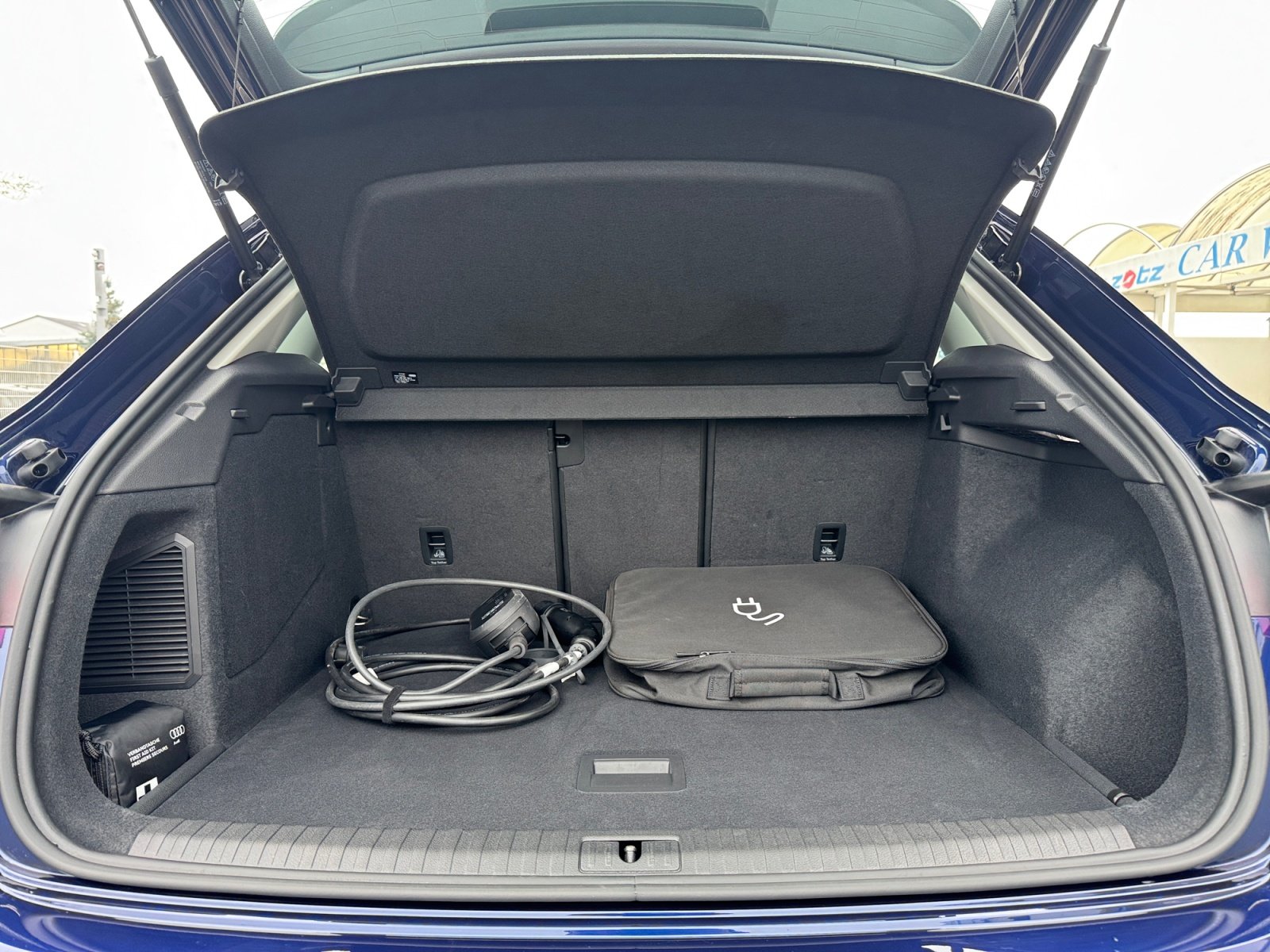 Q3 TFSIe 180(245)  S tronic 45 TFSI e 180(245)  S tronic