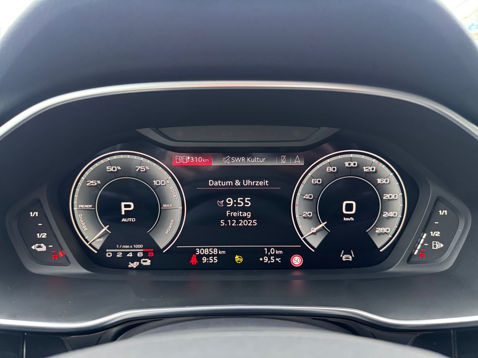 Q3 TFSIe 180(245)  S tronic 45 TFSI e 180(245)  S tronic