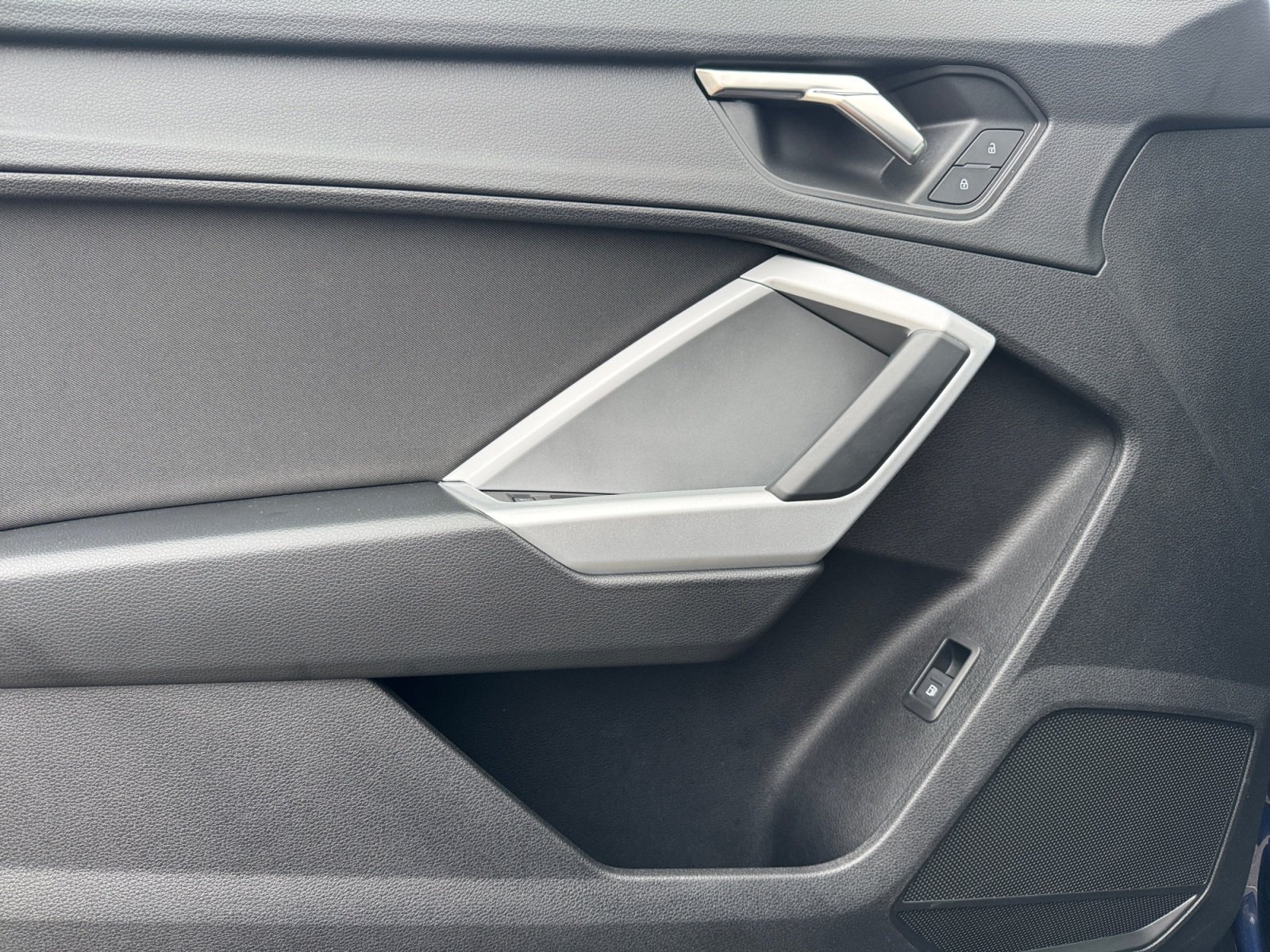 Q3 TFSIe 180(245)  S tronic 45 TFSI e 180(245)  S tronic