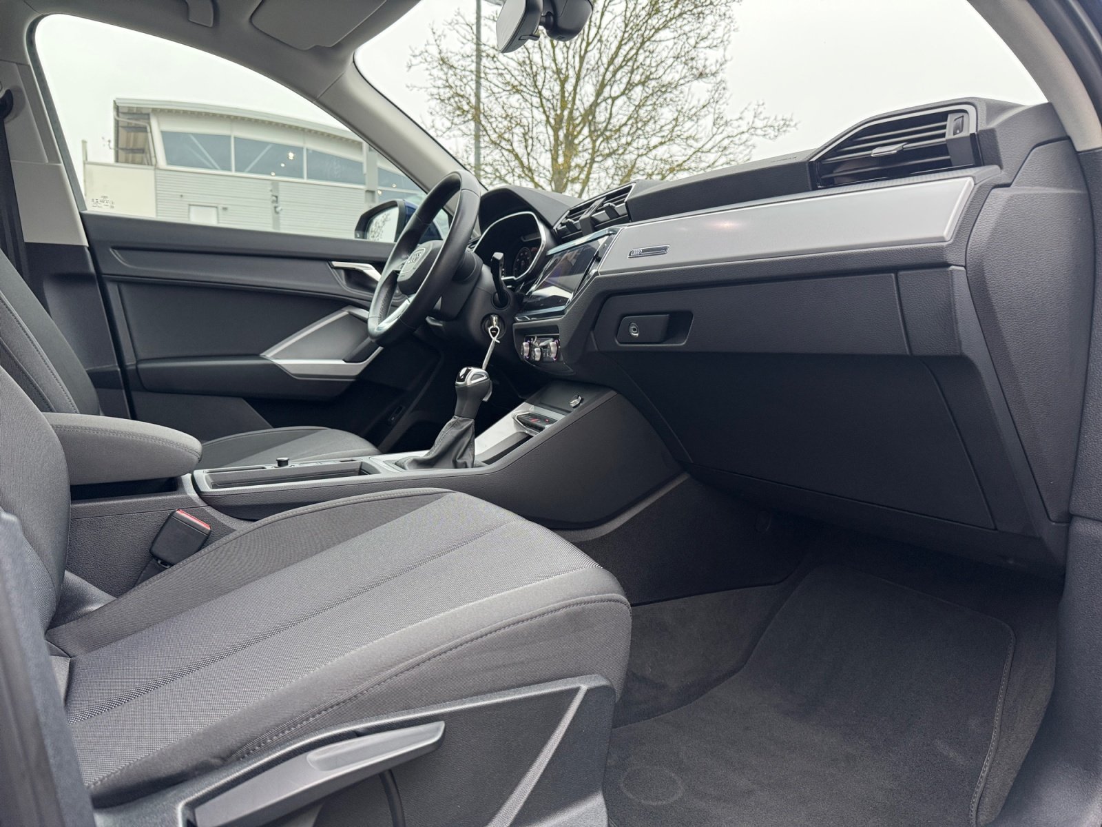 Q3 TFSIe 180(245)  S tronic 45 TFSI e 180(245)  S tronic