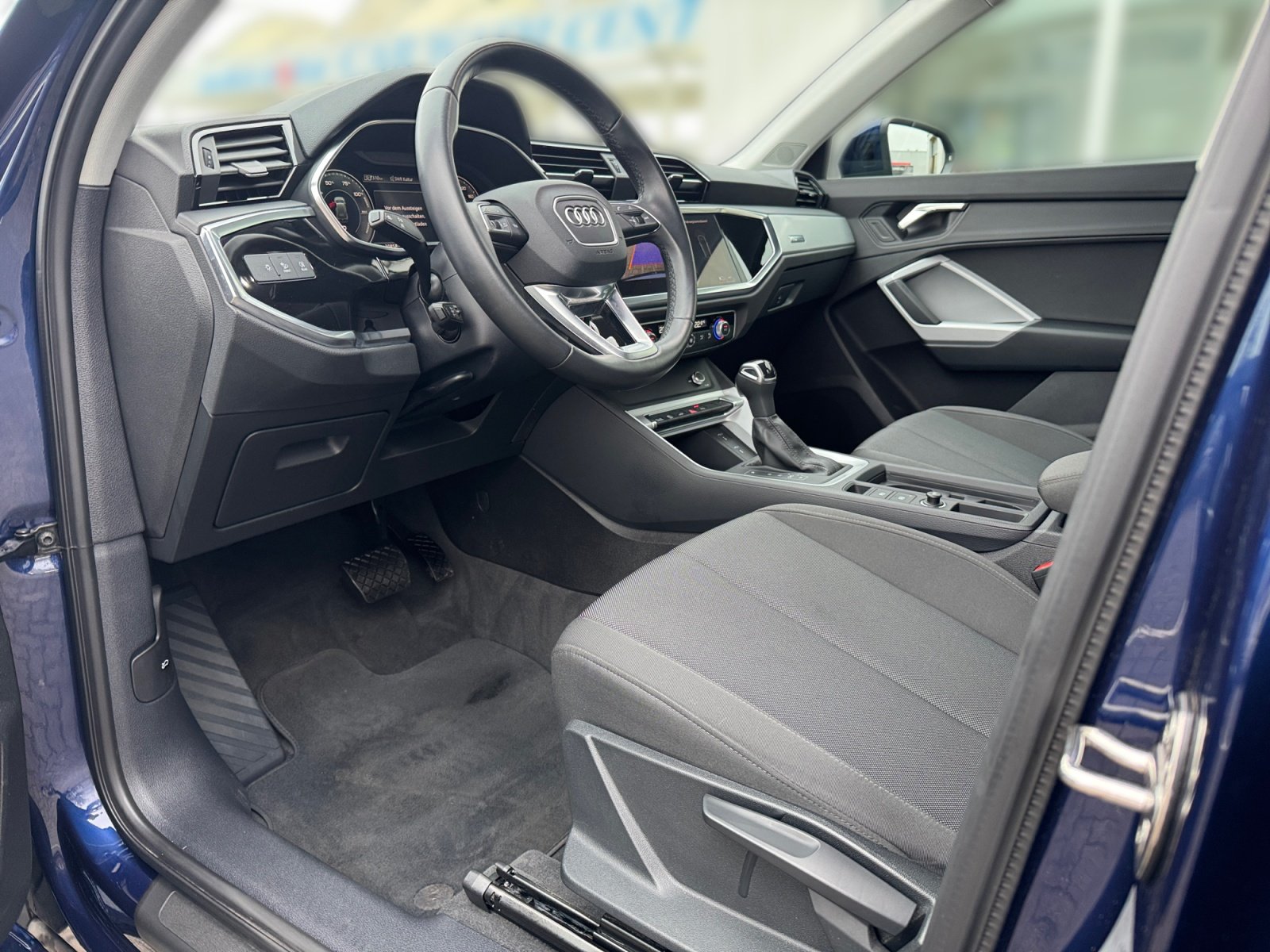 Q3 TFSIe 180(245)  S tronic 45 TFSI e 180(245)  S tronic