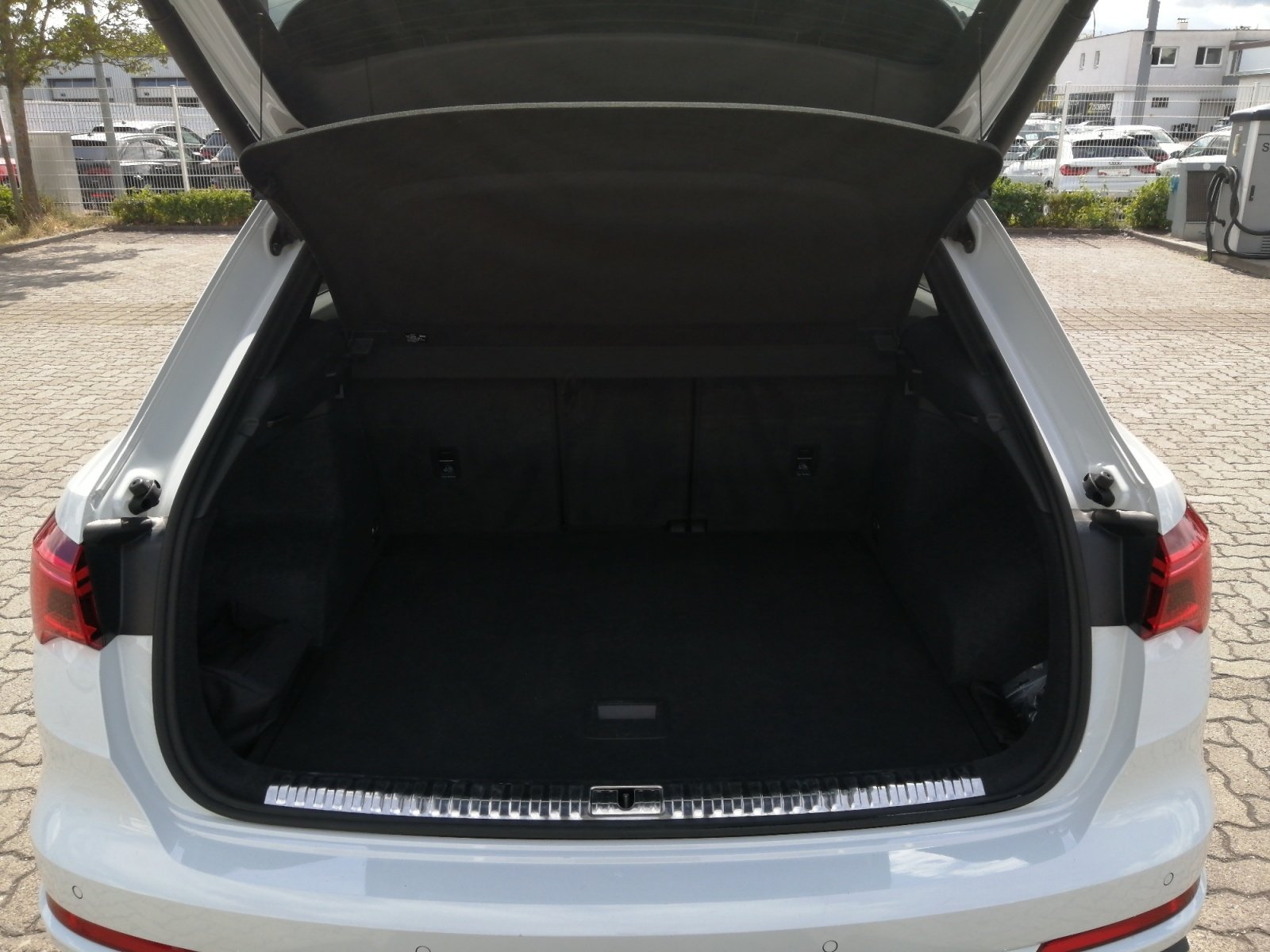 Q3 SUV S line 40 TFSI quattro S tronic S Line,LM