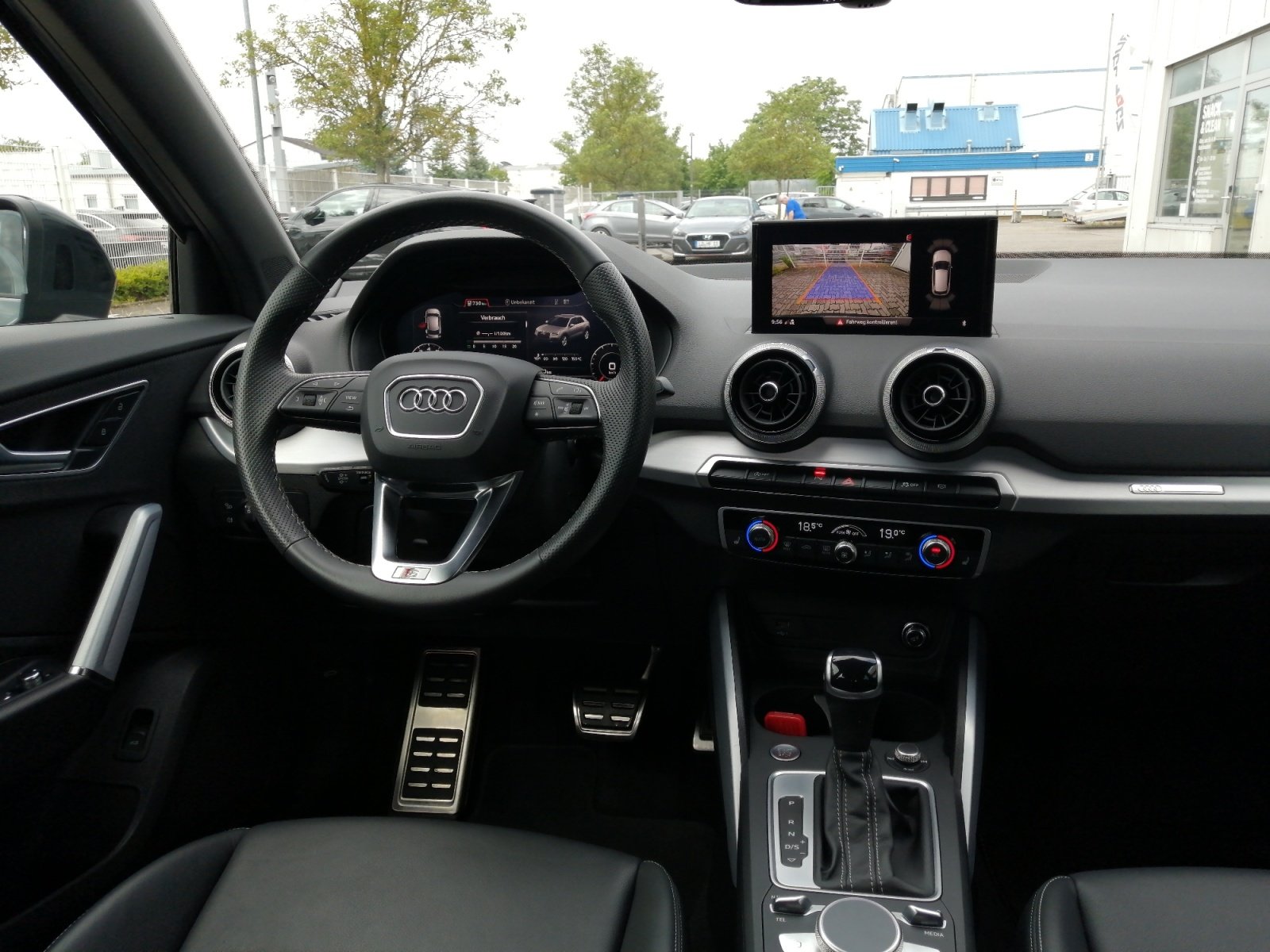 Q2 advanced 35 TFSI S tronic S Line,matrix,Kam.
