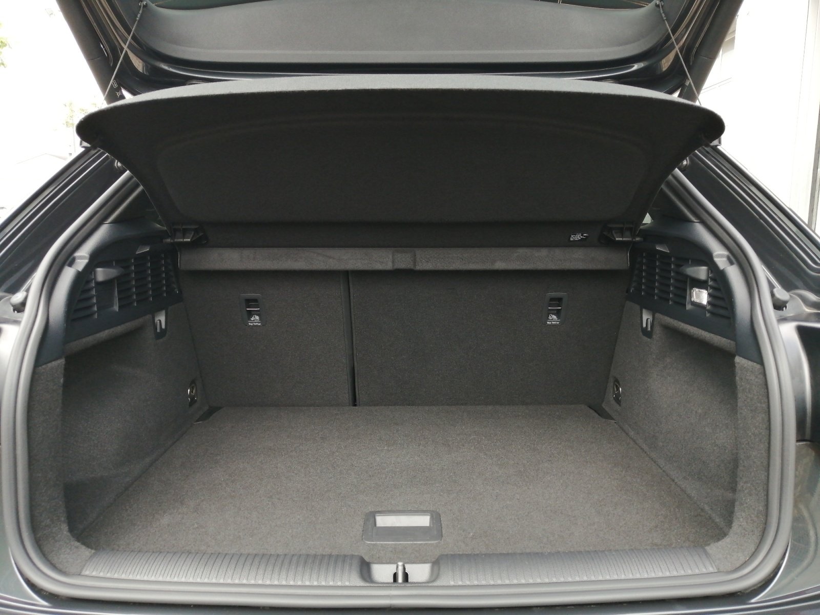 Q2 advanced 35 TFSI S tronic S Line,matrix,Kam.