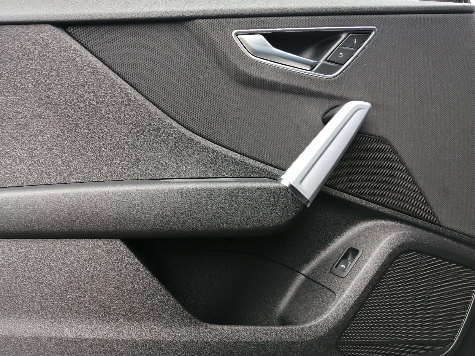 Q2 advanced 35 TFSI S tronic S Line,matrix,Kam.