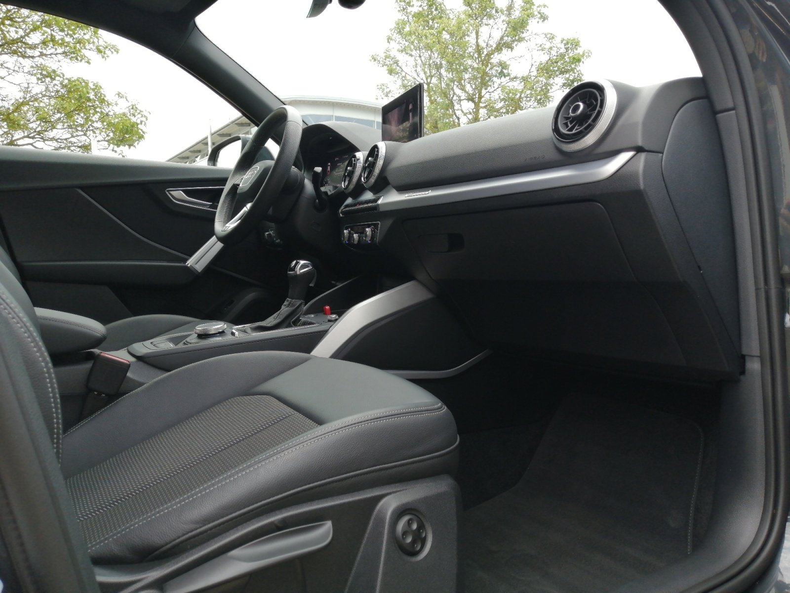 Q2 advanced 35 TFSI S tronic S Line,matrix,Kam.