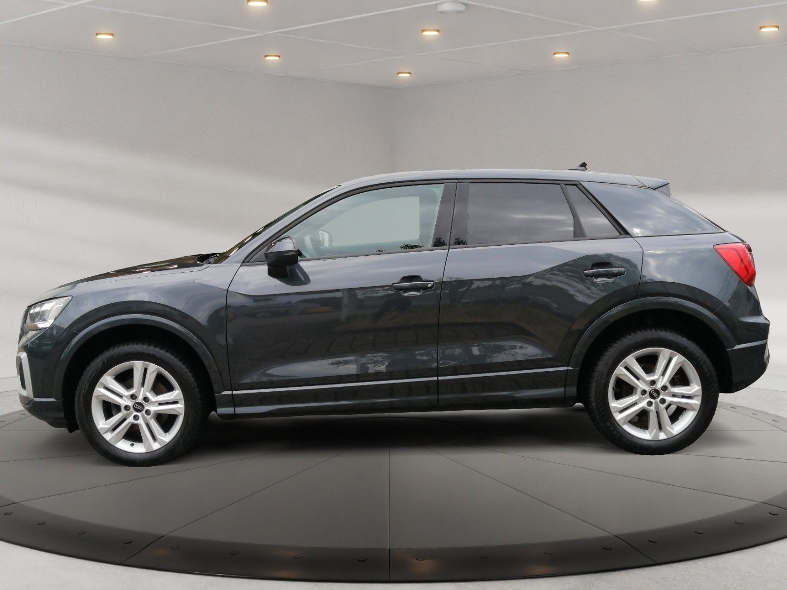 Q2 advanced 35 TFSI S tronic S Line,matrix,Kam.