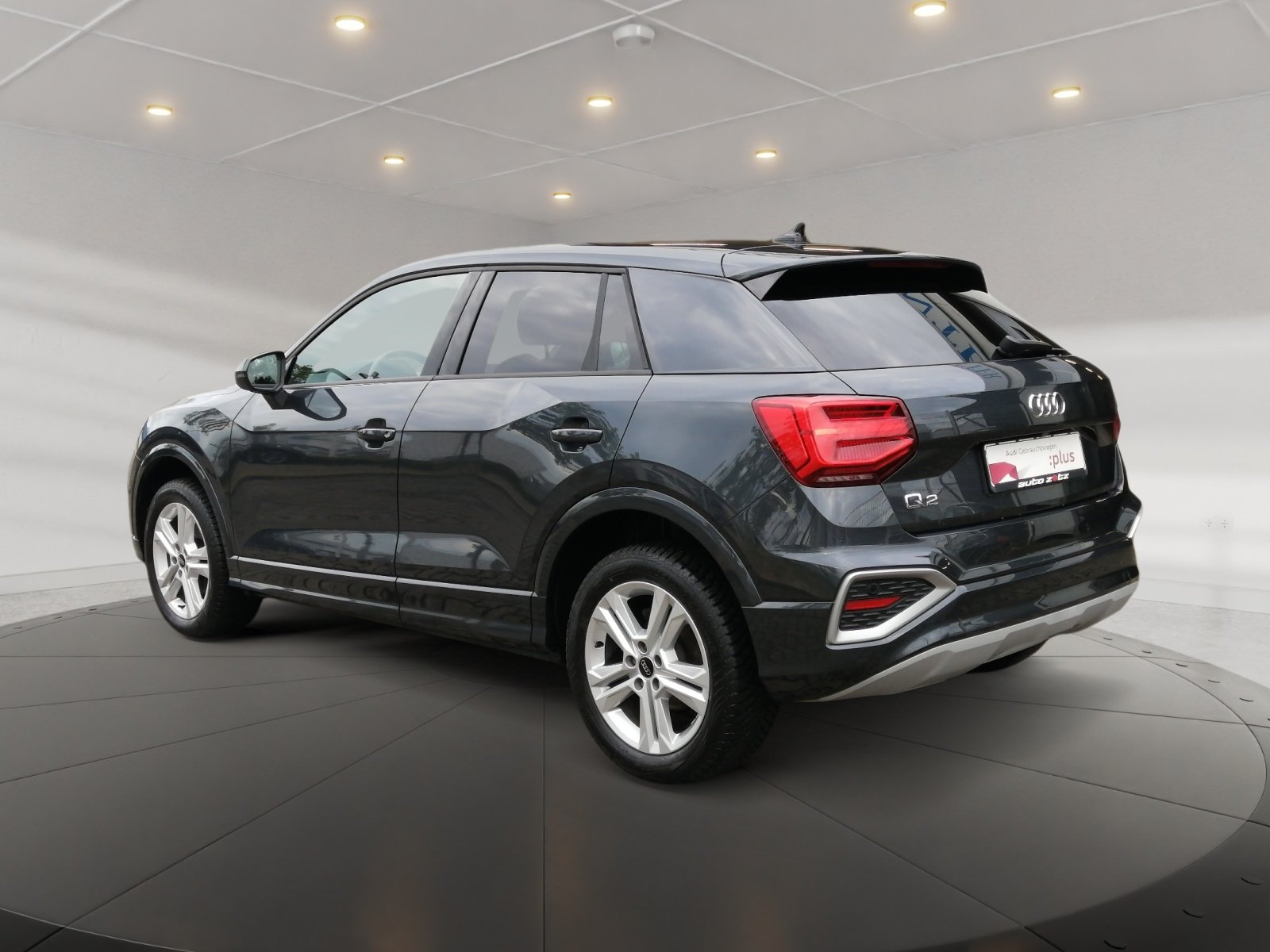 Q2 advanced 35 TFSI S tronic S Line,matrix,Kam.