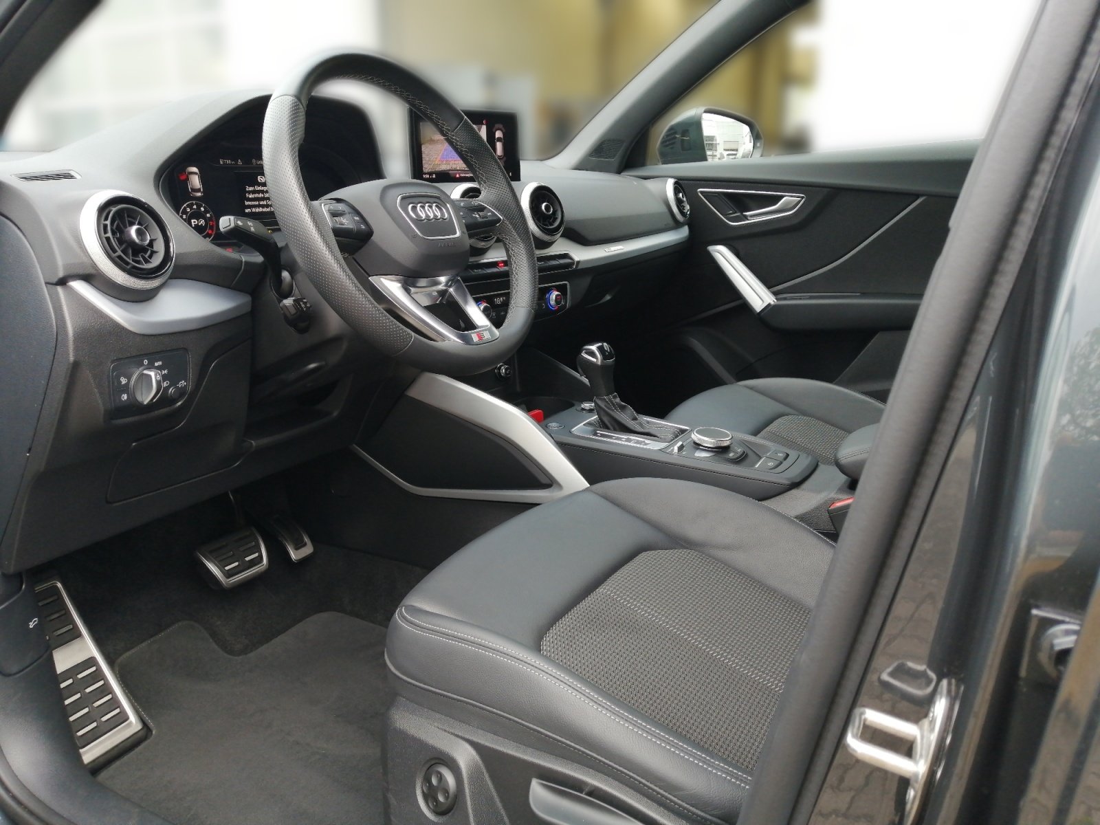 Q2 advanced 35 TFSI S tronic S Line,matrix,Kam.