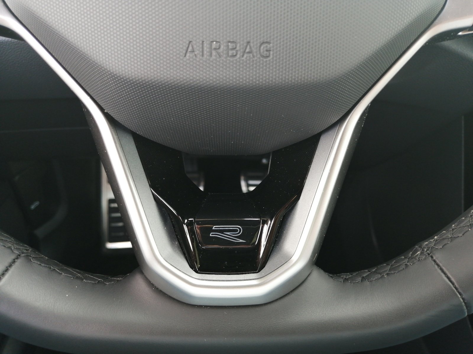 T-ROC R-Line 1.0 TSI LED-Plus Navi ACC SHZ,