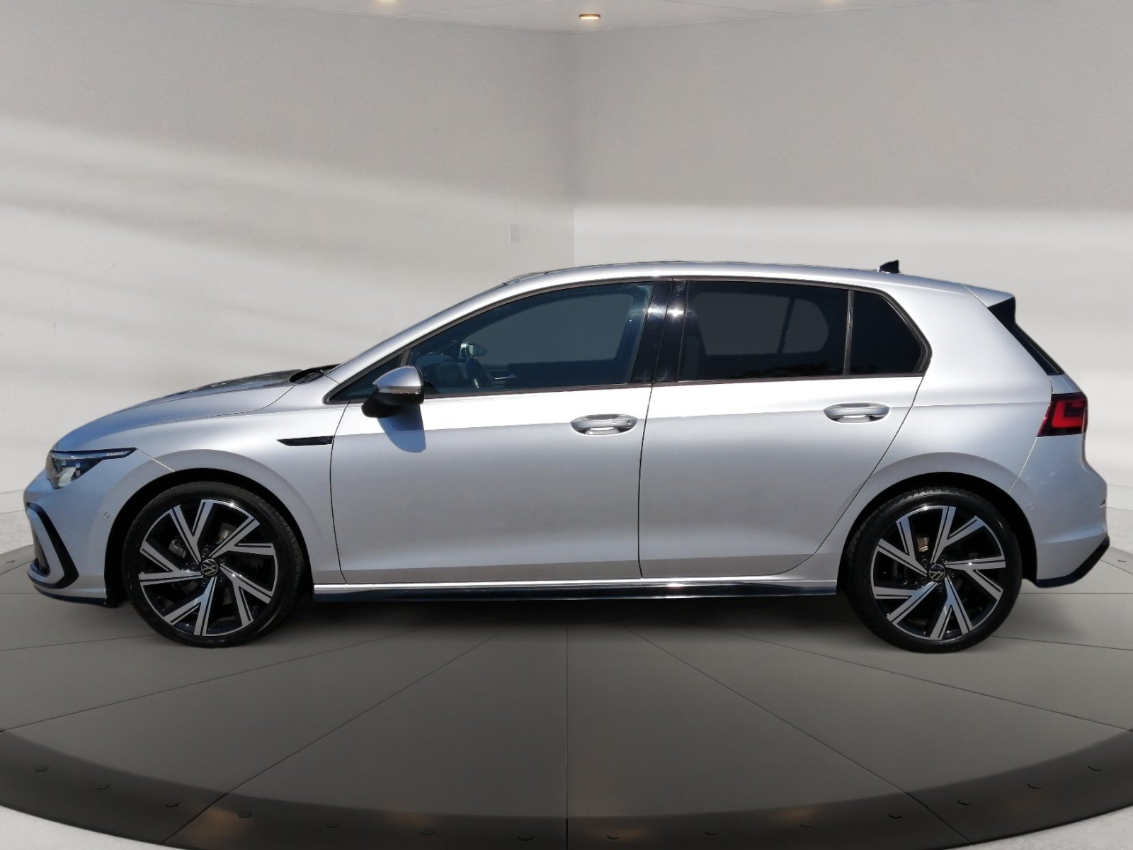 Golf R-Line 1.5eTSI HUD,Kam.,PANO,PDC,Virtual,LM