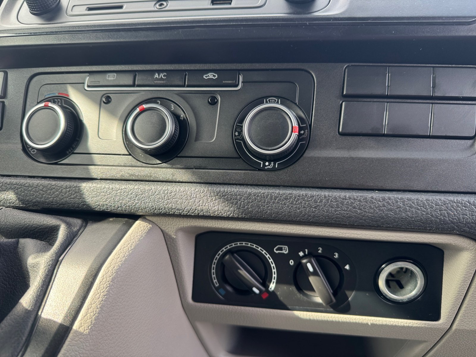 T6 Transporter 2.0TDI Kombi 8Sitzer KÜ PDC